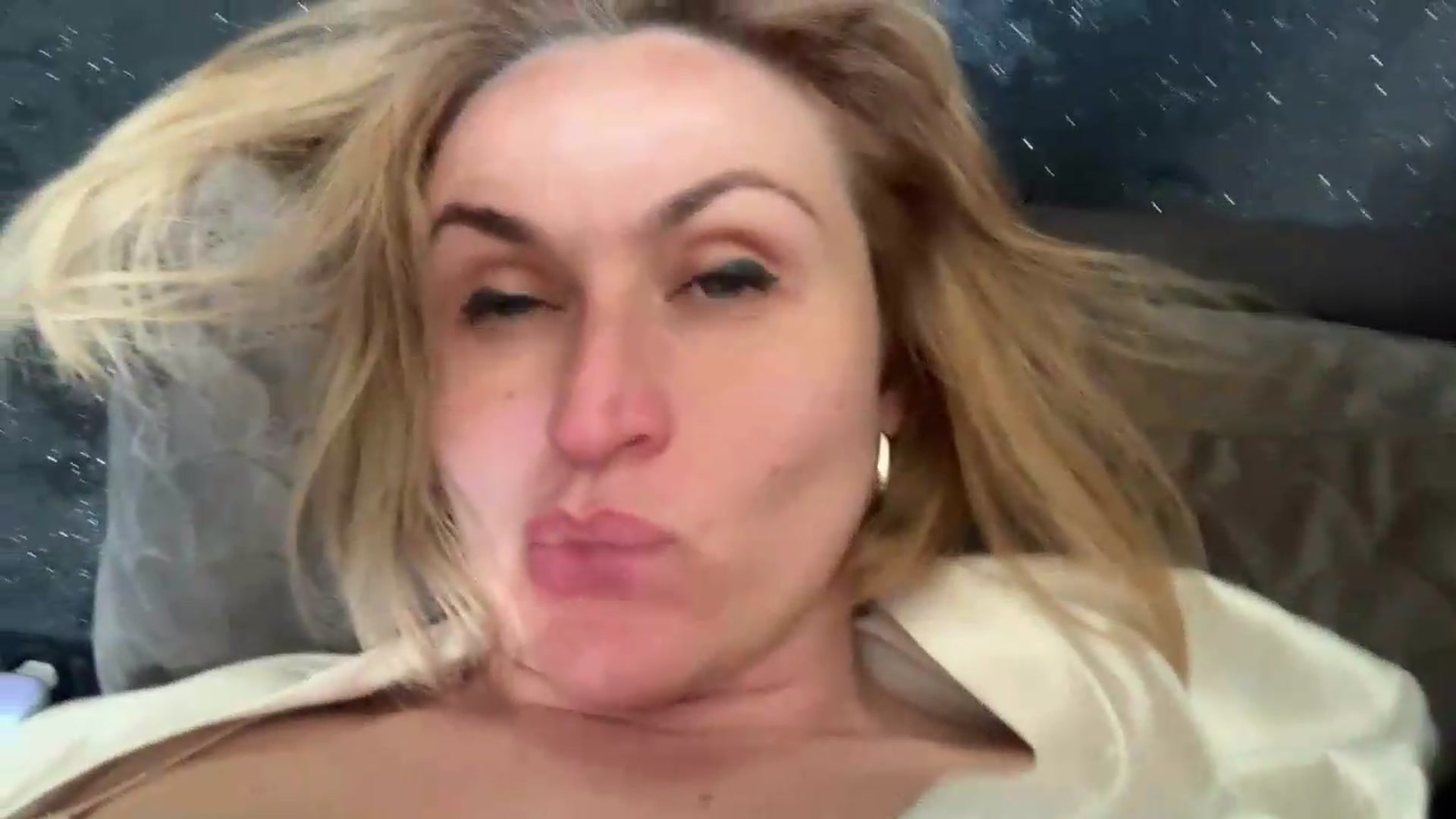Gallery image thumbnail from AnyainLove's myfreecams stream on, 05/20/2026, 10:23 image 2 of 20