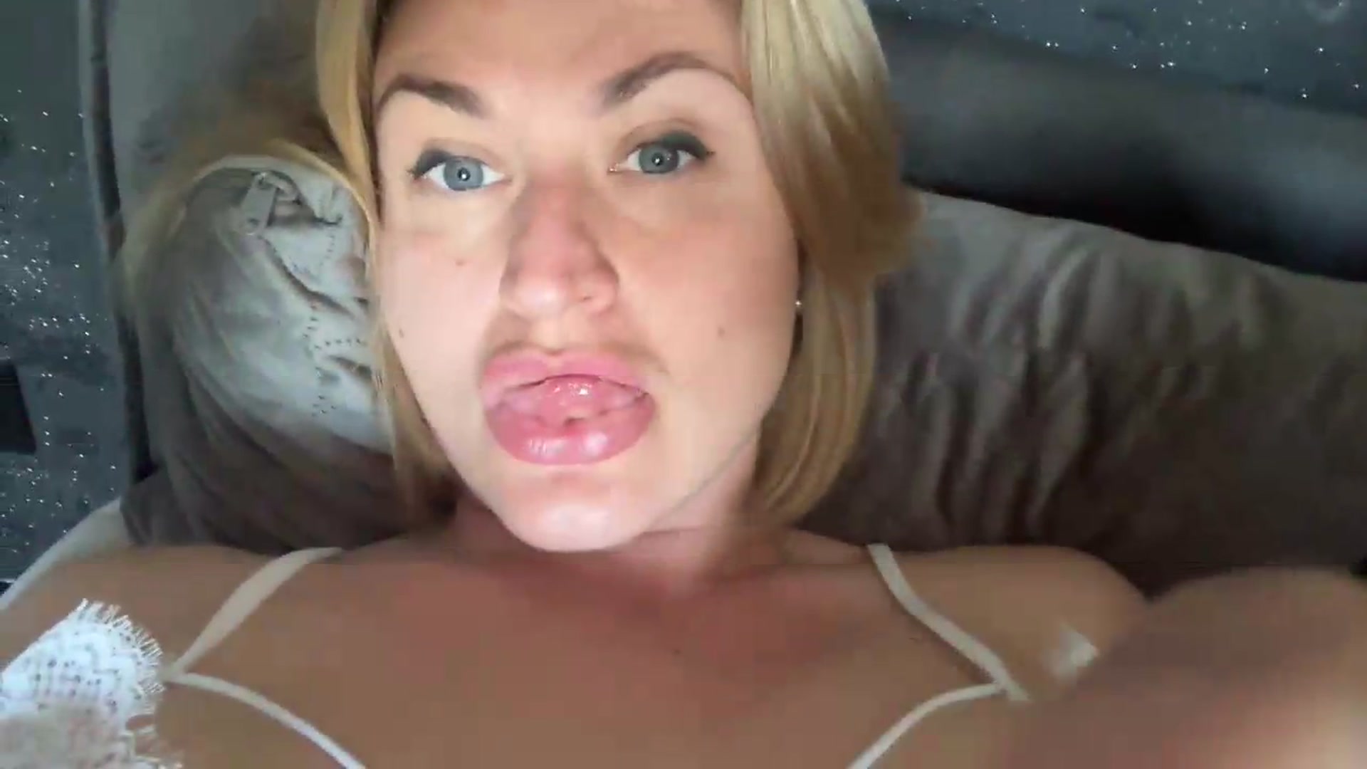 Gallery image thumbnail from AnyainLove's myfreecams stream on, 05/26/2026, 06:16 image 13 of 20