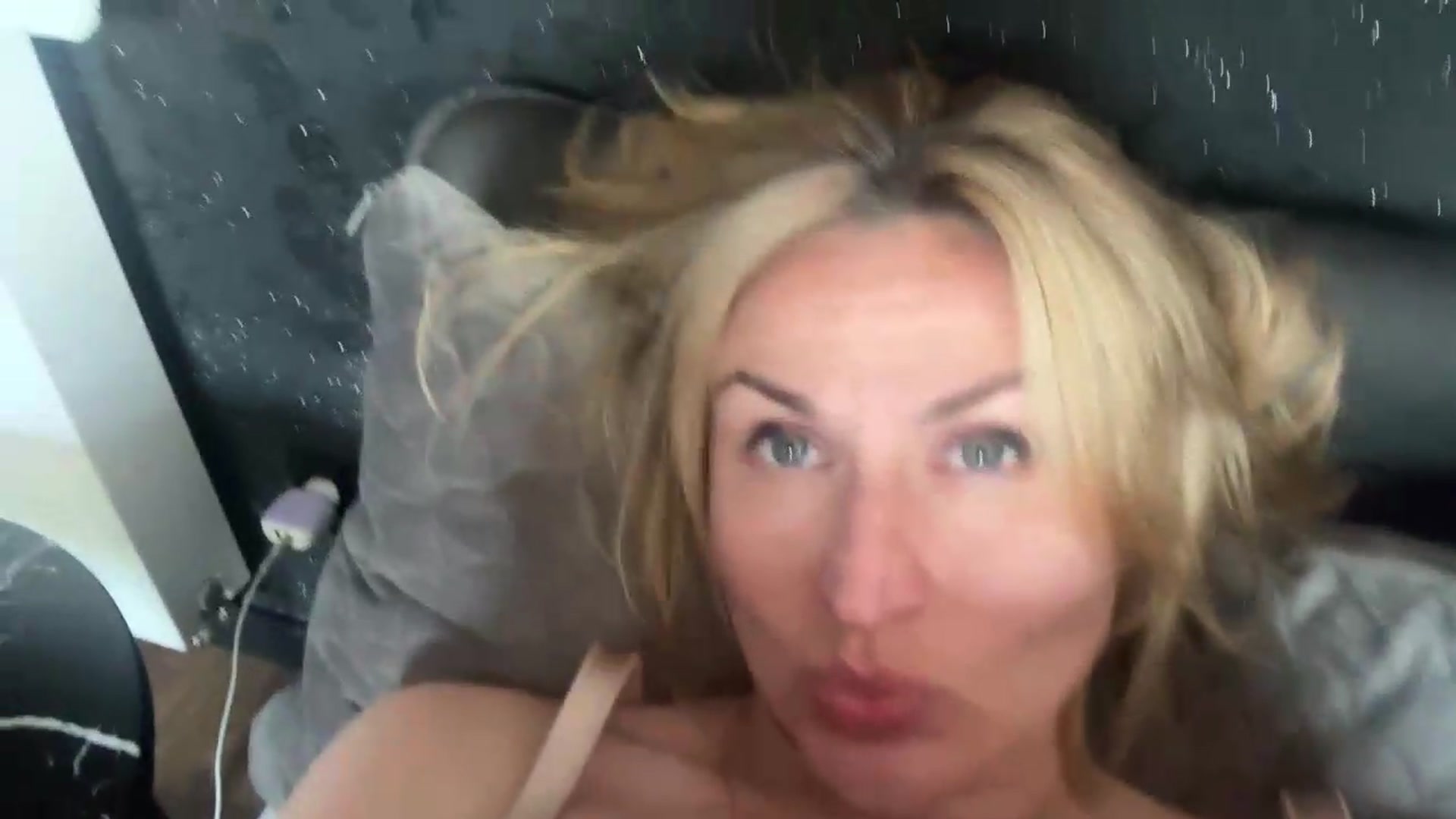 Gallery image thumbnail from AnyainLove's myfreecams stream on, 06/15/2026, 16:35 image 10 of 20