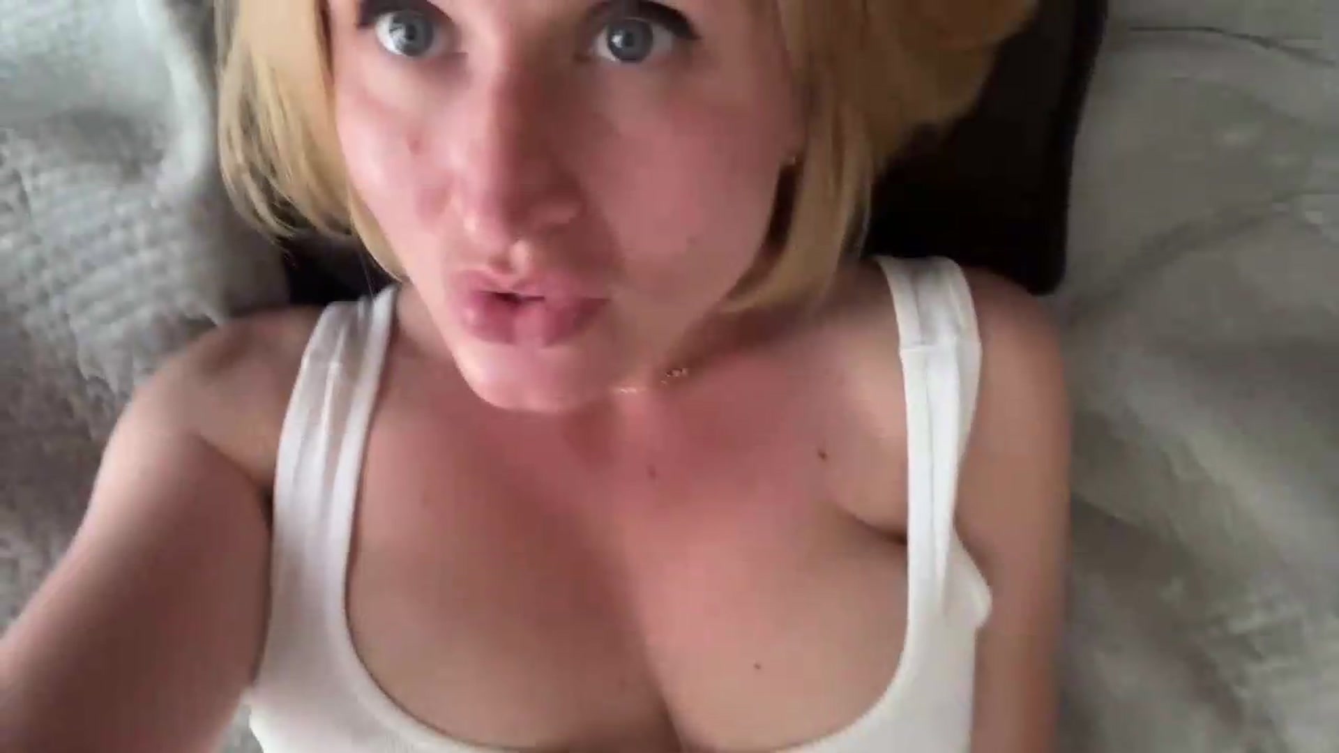 Gallery image thumbnail from AnyainLove's myfreecams stream on, 07/06/2026, 12:25 image 17 of 20