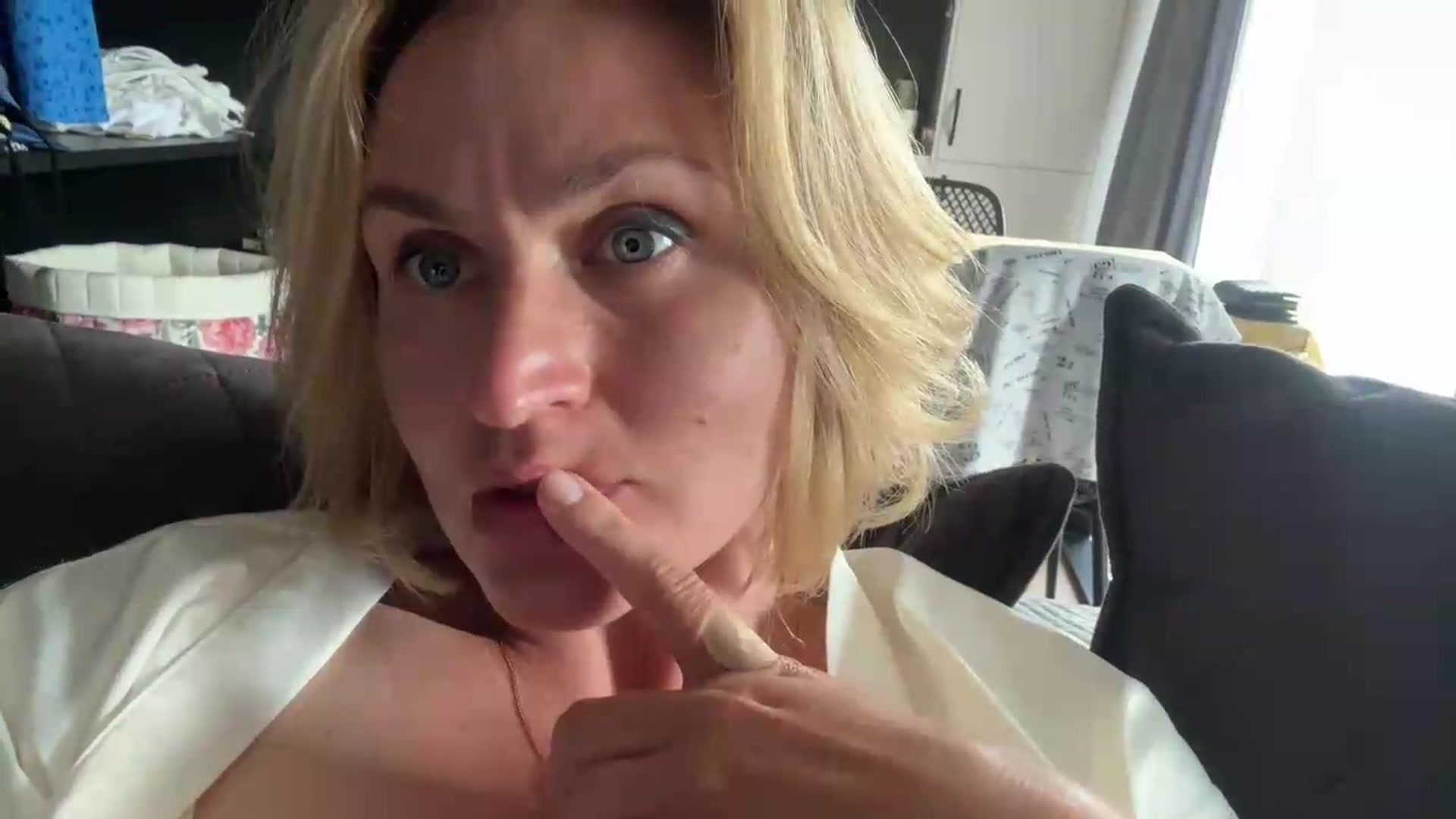 Gallery image thumbnail from AnyainLove's myfreecams stream on, 07/27/2026, 12:23 image 10 of 20