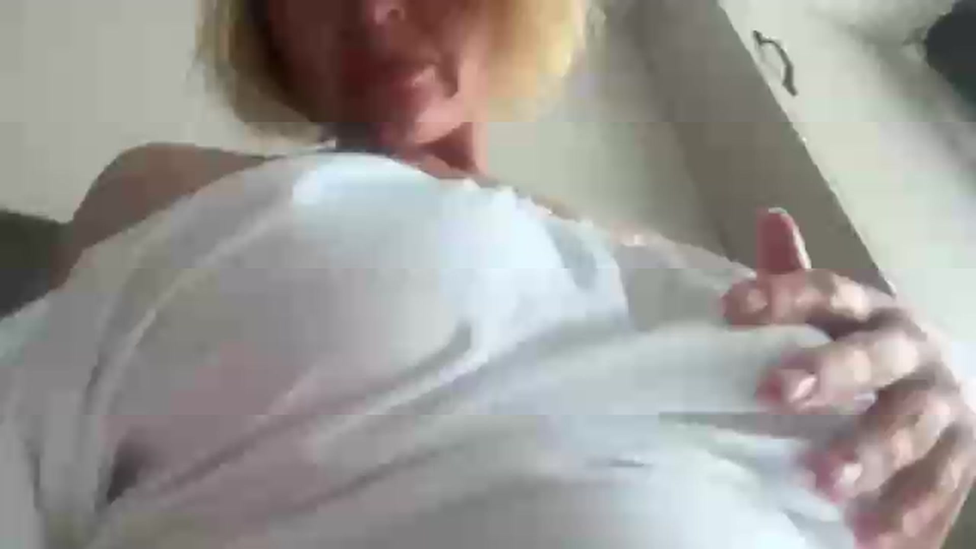 Gallery image thumbnail from AnyainLove's myfreecams stream on, 08/04/2026, 16:27 image 4 of 20