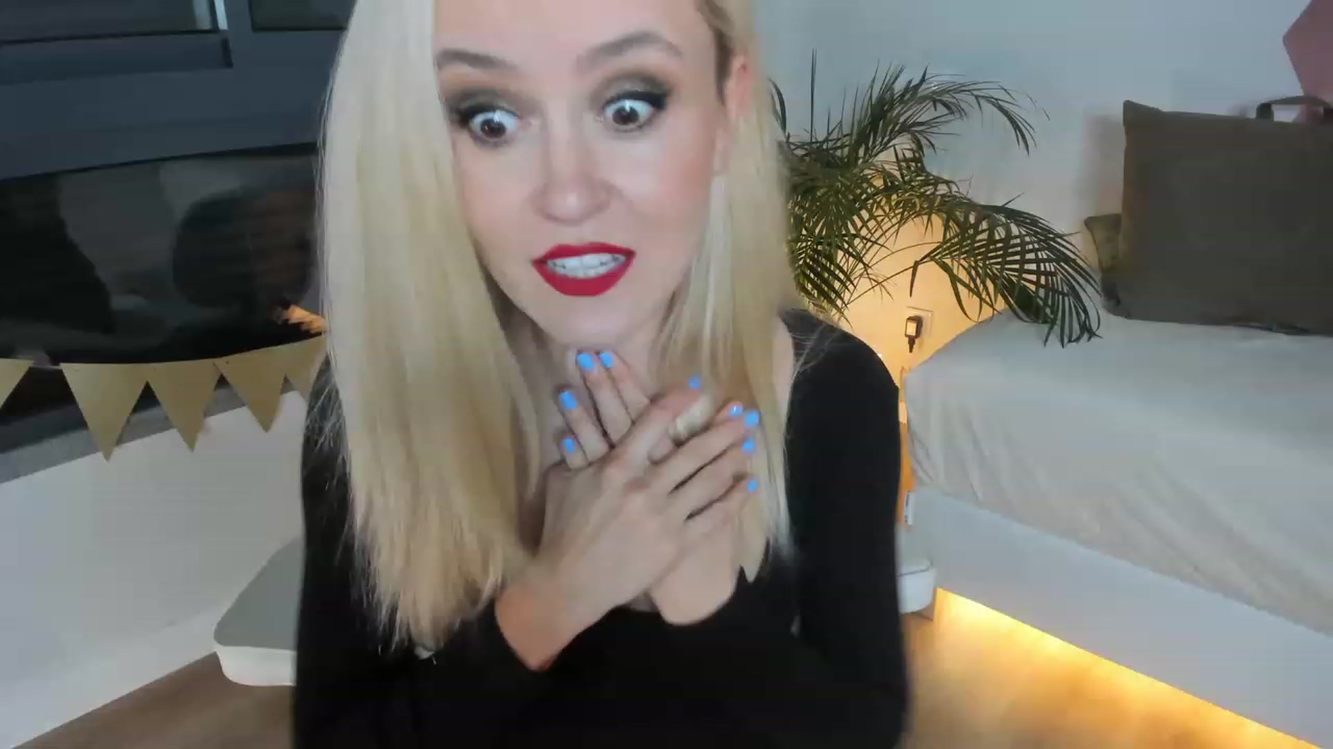 Gallery image thumbnail from AoifeOneal's myfreecams stream on, 11/19/2022, 19:18 image 4 of 20