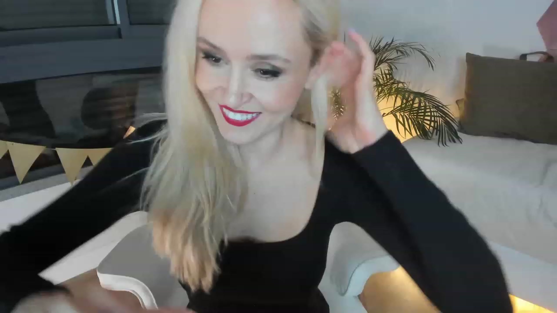 Gallery image thumbnail from AoifeOneal's myfreecams stream on, 11/20/2022, 07:40 image 4 of 20