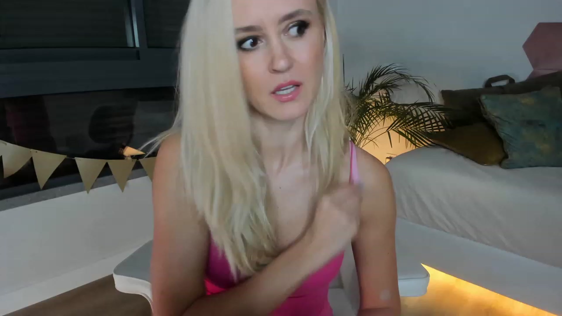Gallery image thumbnail from AoifeOneal's myfreecams stream on, 11/22/2022, 19:59 image 6 of 20
