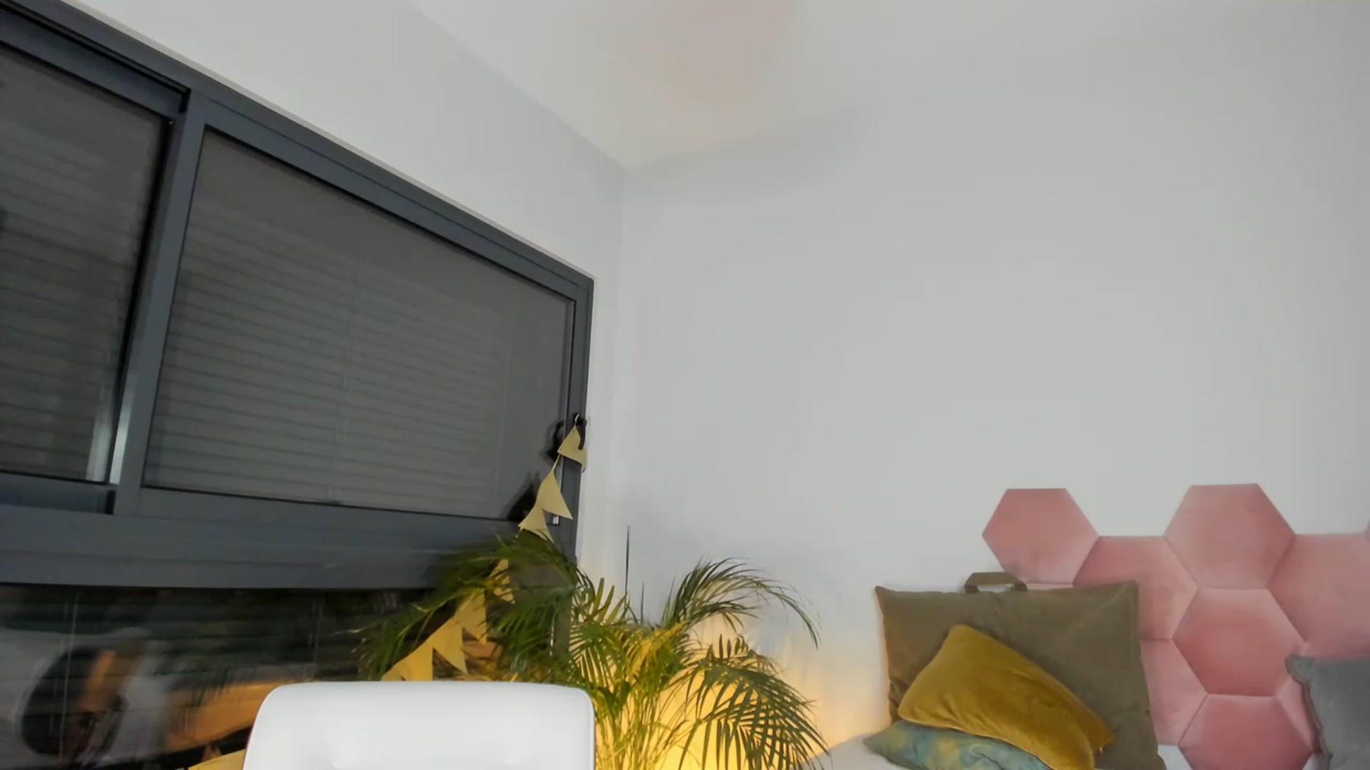 Gallery image thumbnail from AoifeOneal's myfreecams stream on, 11/24/2022, 21:29 image 19 of 20