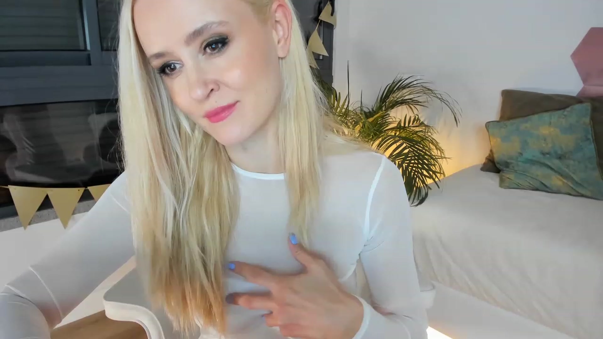 Gallery image thumbnail from AoifeOneal's myfreecams stream on, 11/25/2022, 20:25 image 7 of 20