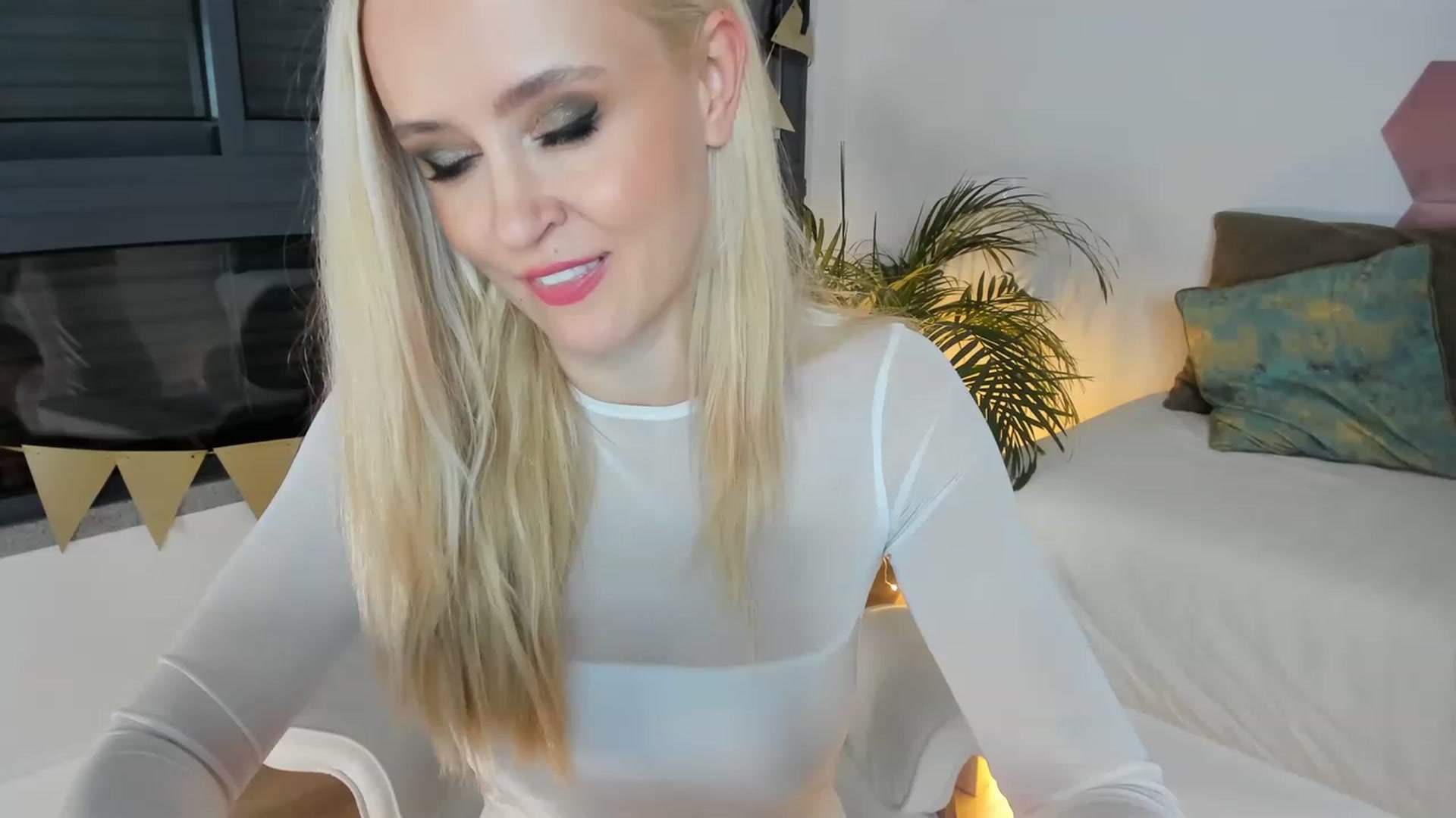 Gallery image thumbnail from AoifeOneal's myfreecams stream on, 11/25/2022, 20:25 image 8 of 20