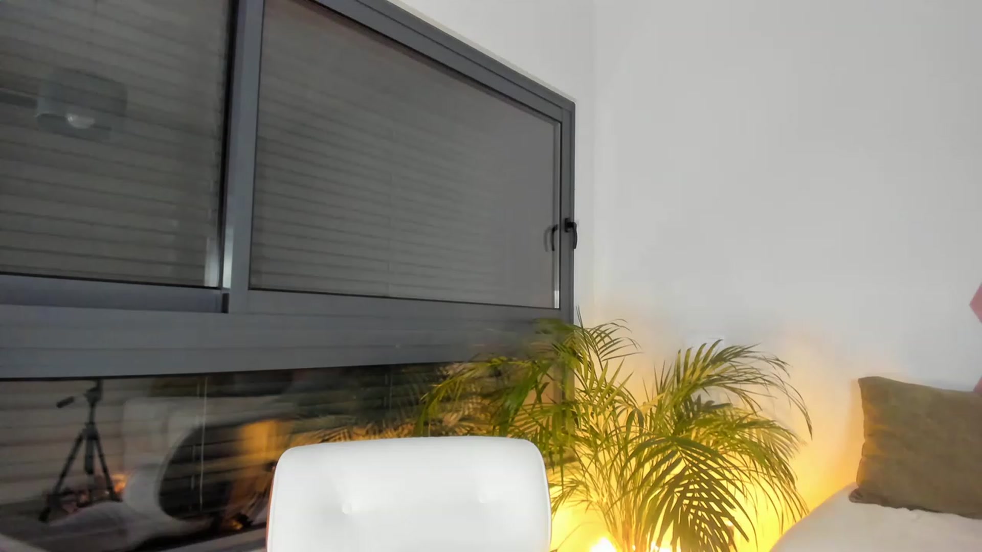 Gallery image thumbnail from AoifeOneal's myfreecams stream on, 12/10/2022, 20:40 image 17 of 20