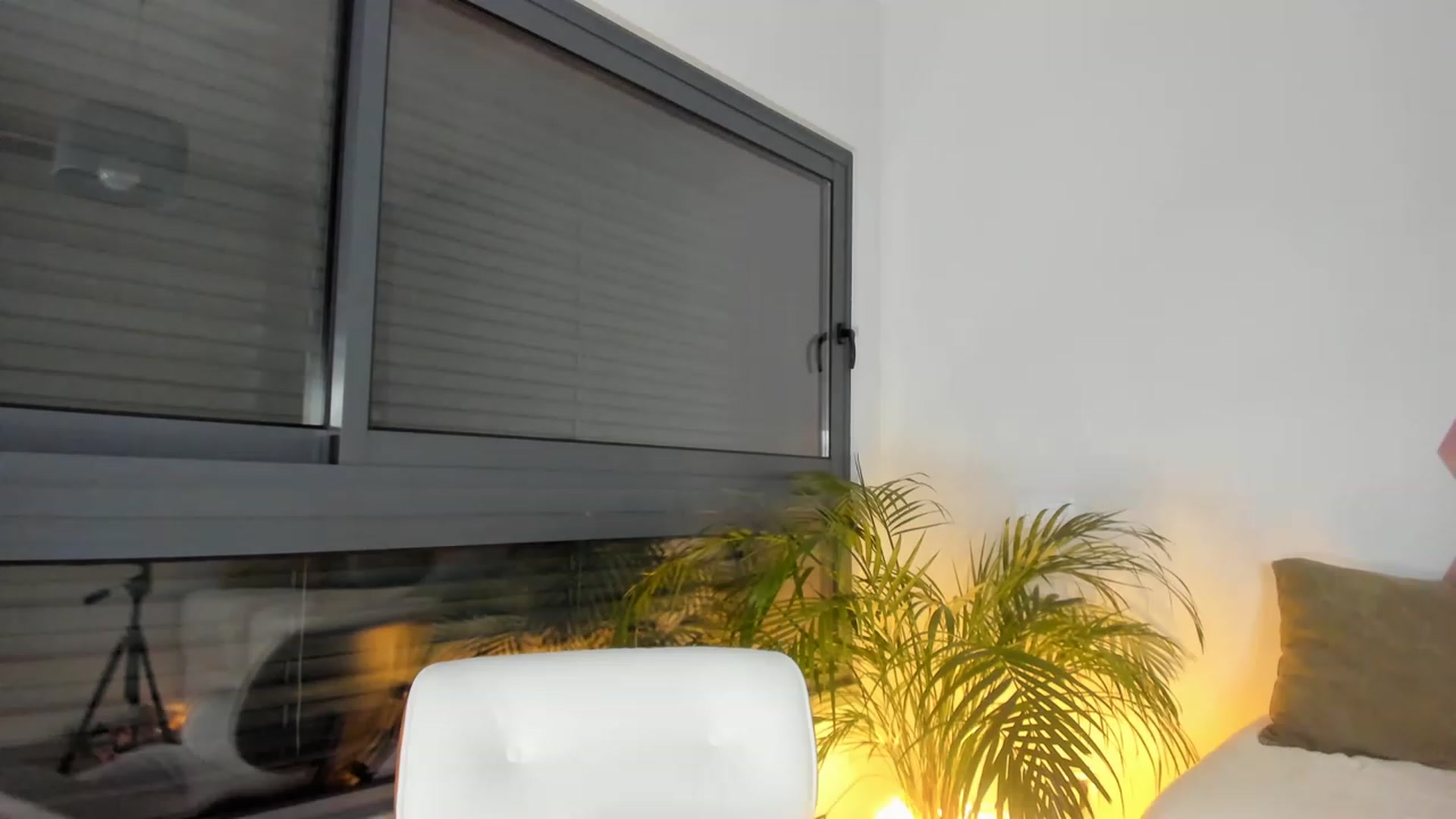 Gallery image thumbnail from AoifeOneal's myfreecams stream on, 12/10/2022, 20:40 image 16 of 20