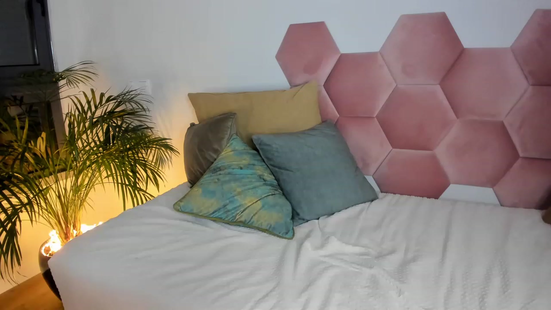 Gallery image thumbnail from AoifeOneal's myfreecams stream on, 12/23/2022, 21:44 image 13 of 20