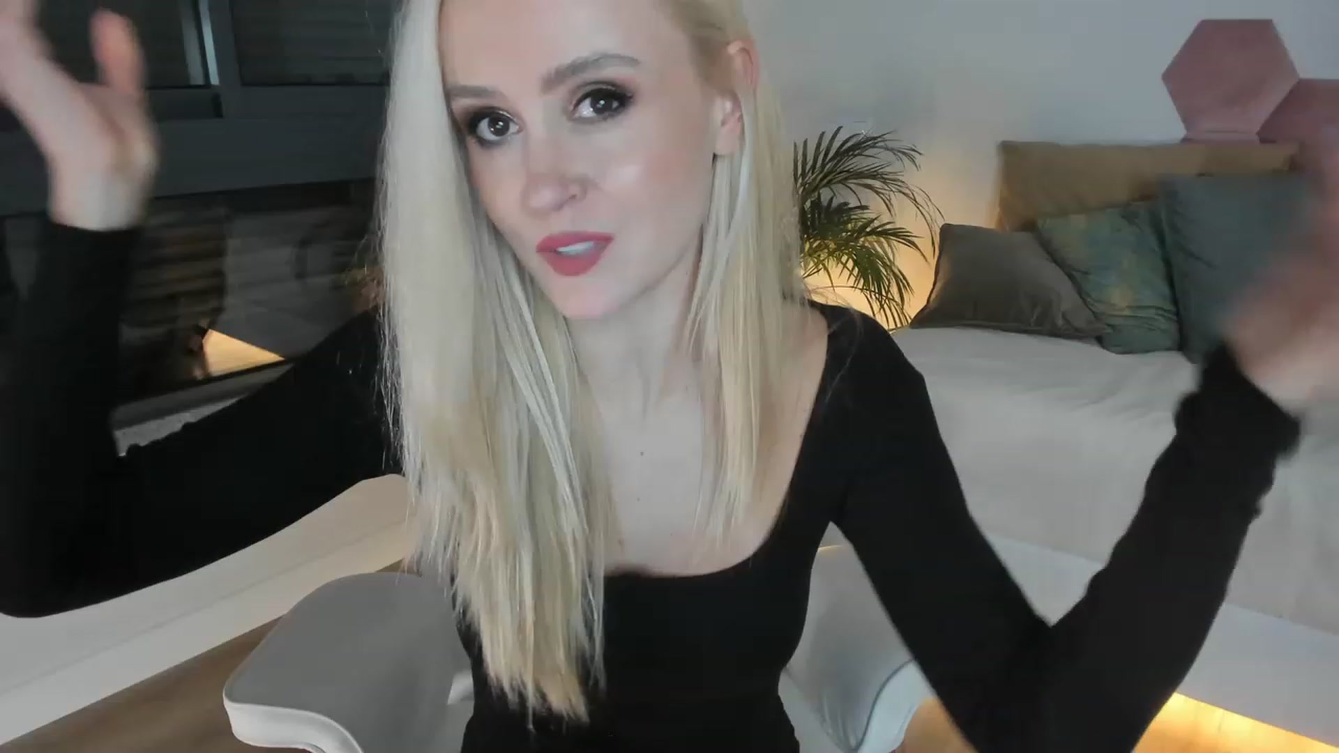 Gallery image thumbnail from AoifeOneal's myfreecams stream on, 12/27/2022, 19:44 image 16 of 20