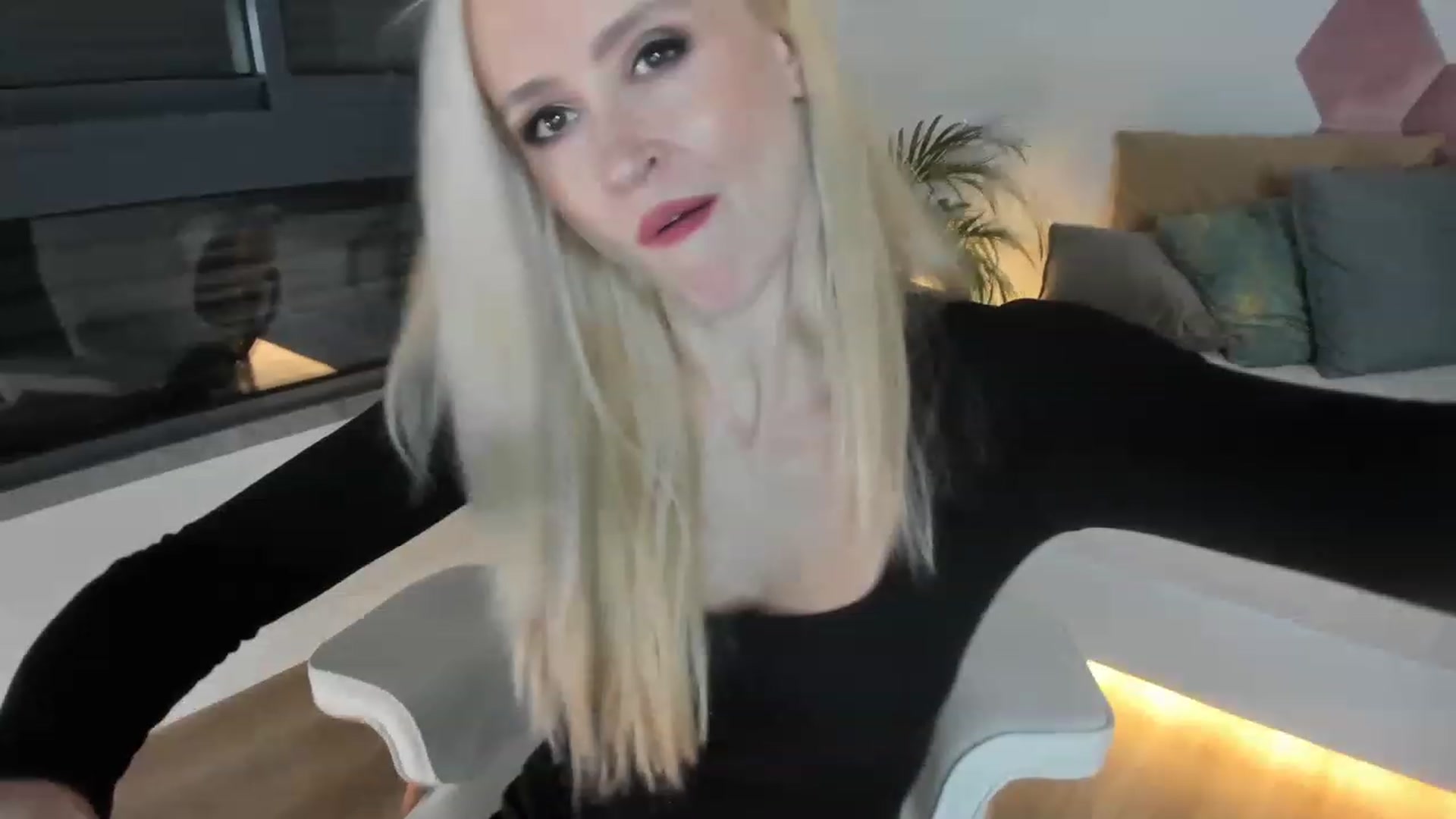 Gallery image thumbnail from AoifeOneal's myfreecams stream on, 12/27/2022, 19:44 image 13 of 20
