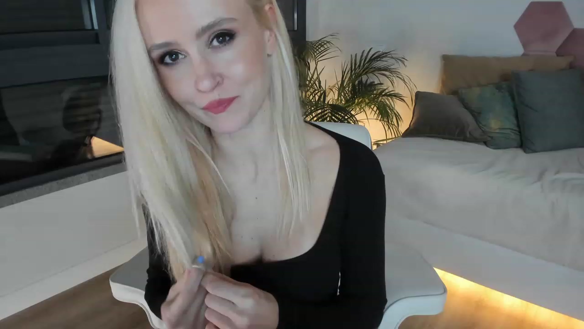 Gallery image thumbnail from AoifeOneal's myfreecams stream on, 12/27/2022, 19:44 image 17 of 20