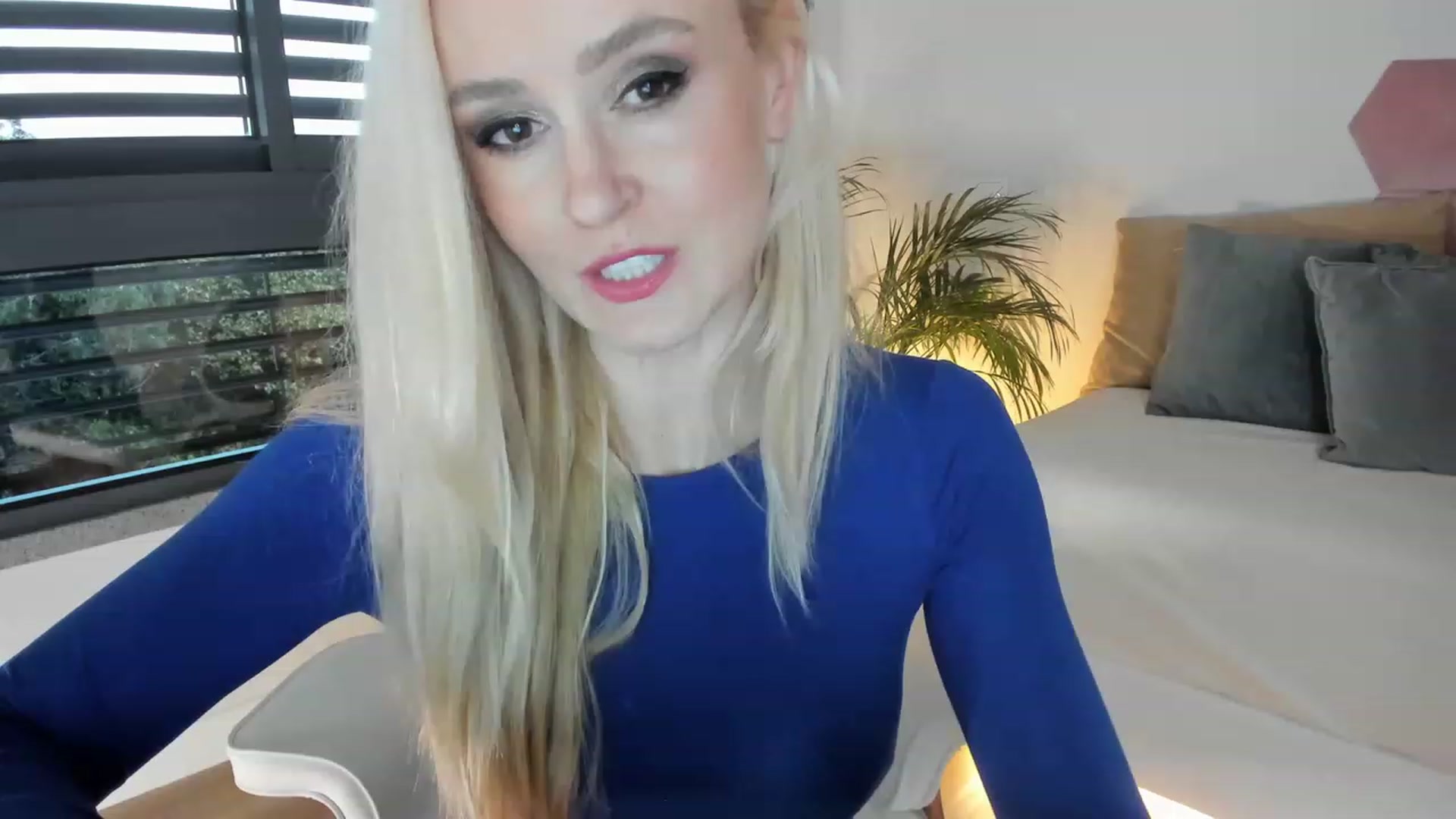Gallery image thumbnail from AoifeOneal's myfreecams stream on, 01/06/2023, 19:11 image 2 of 20