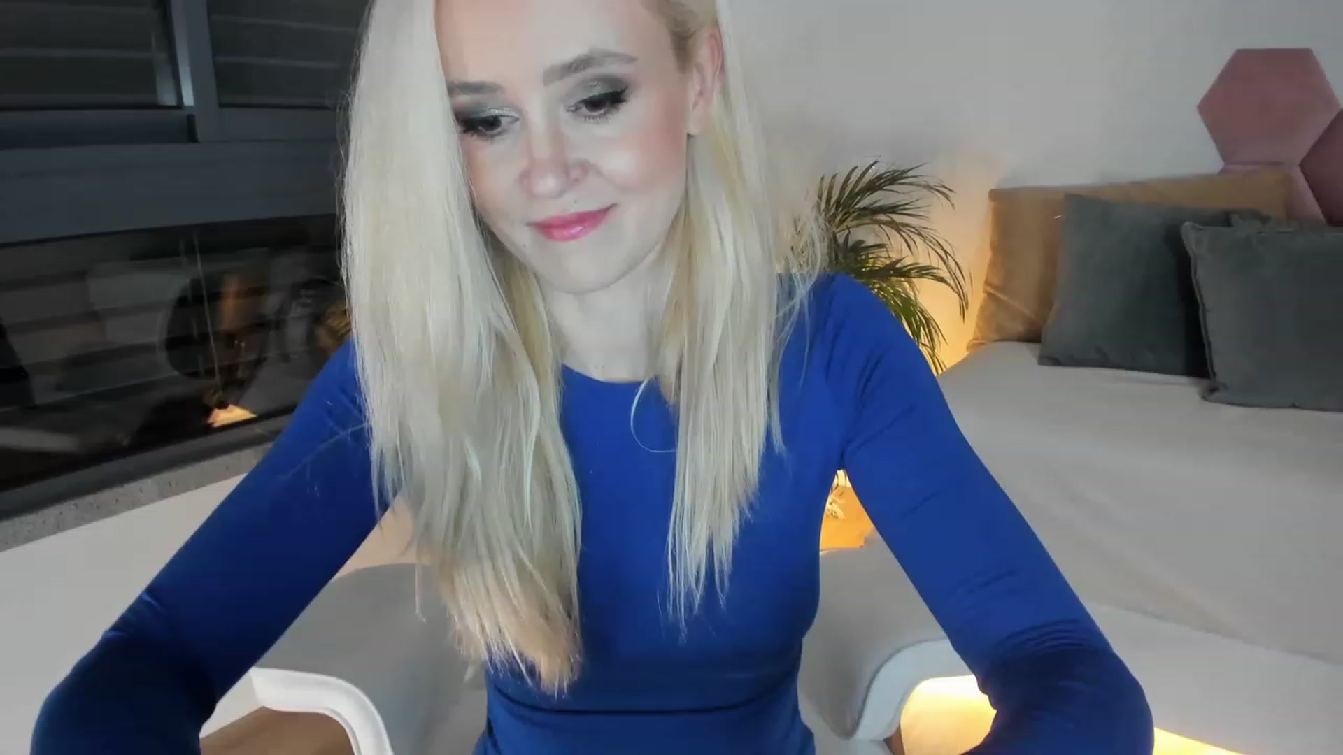 Gallery image thumbnail from AoifeOneal's myfreecams stream on, 01/06/2023, 19:11 image 13 of 20