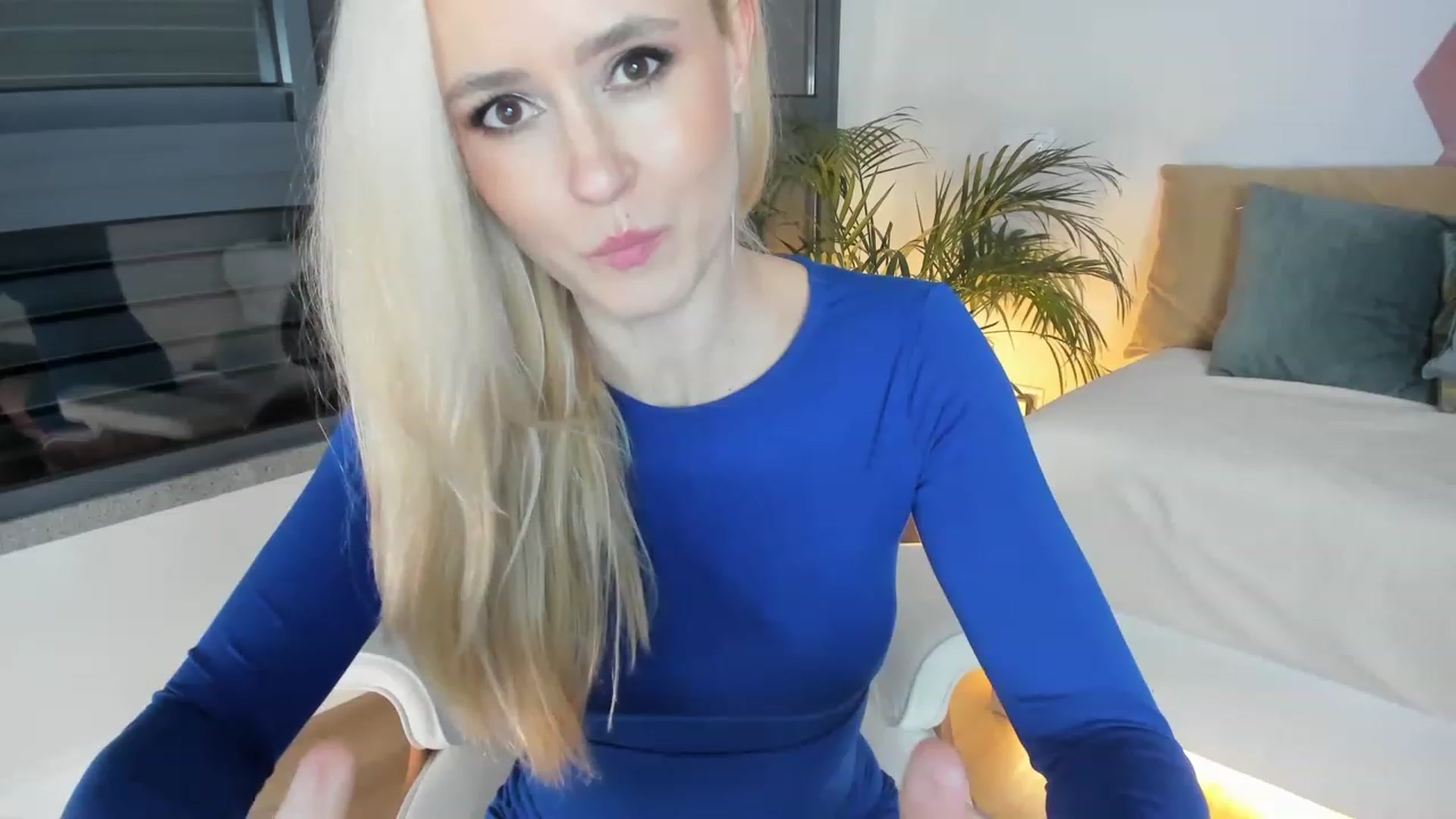 Gallery image thumbnail from AoifeOneal's myfreecams stream on, 01/06/2023, 19:46 image 14 of 20