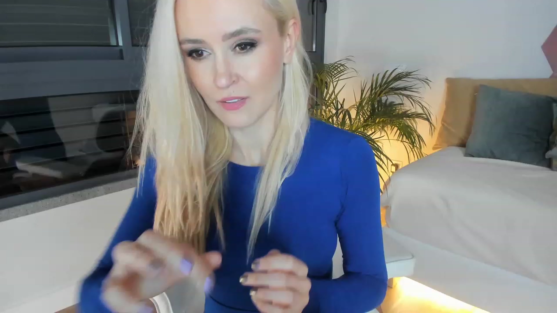 Gallery image thumbnail from AoifeOneal's myfreecams stream on, 01/06/2023, 19:46 image 4 of 20