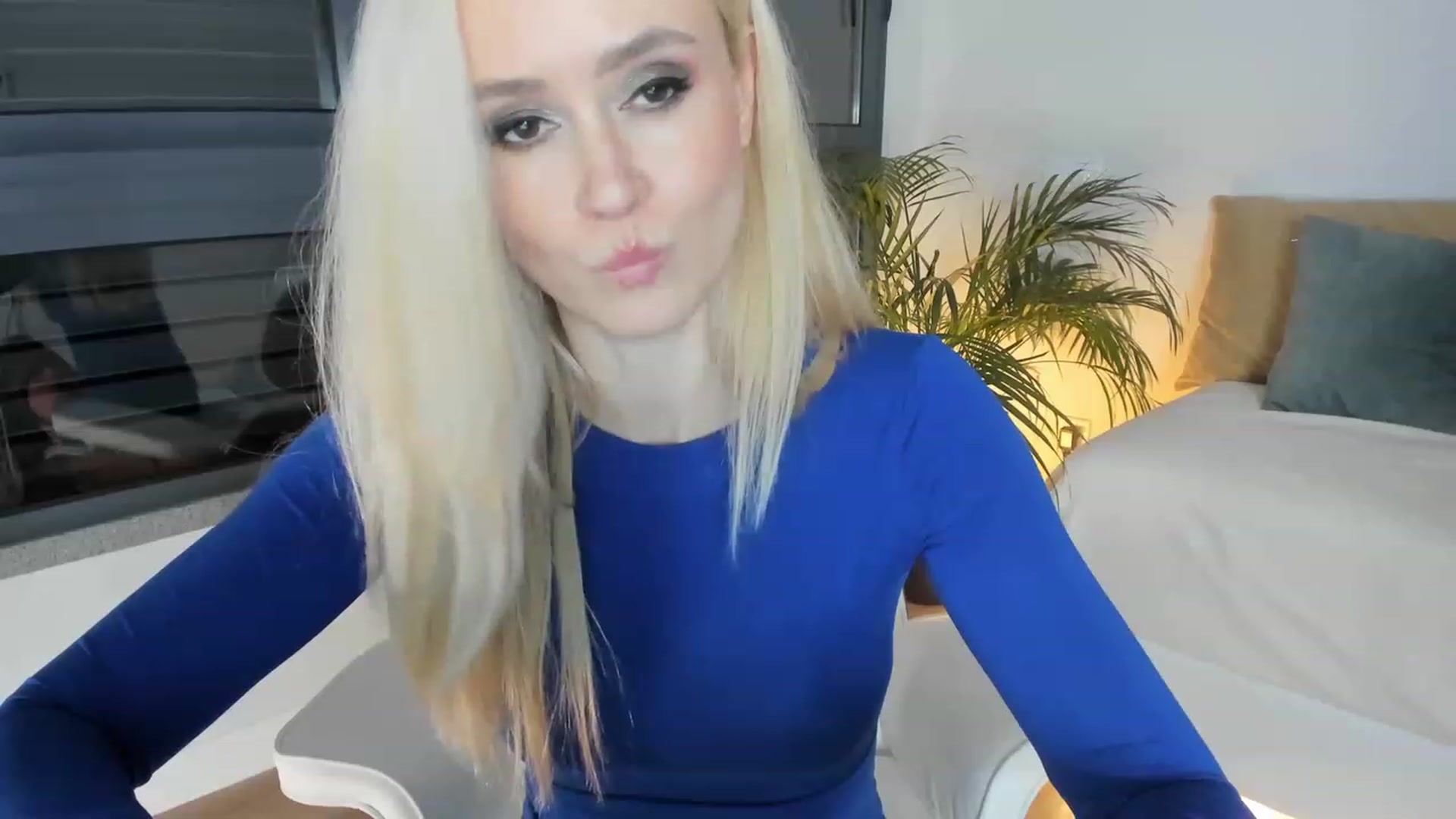 Gallery image thumbnail from AoifeOneal's myfreecams stream on, 01/06/2023, 19:46 image 18 of 20