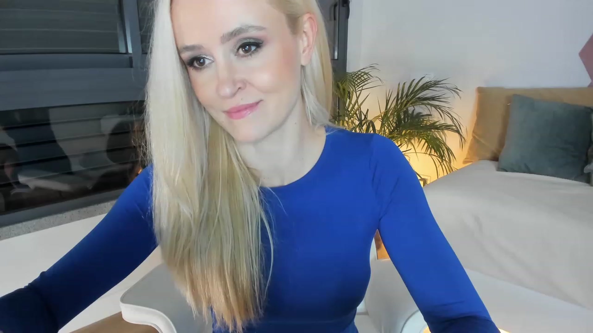 Gallery image thumbnail from AoifeOneal's myfreecams stream on, 01/06/2023, 19:46 image 12 of 20