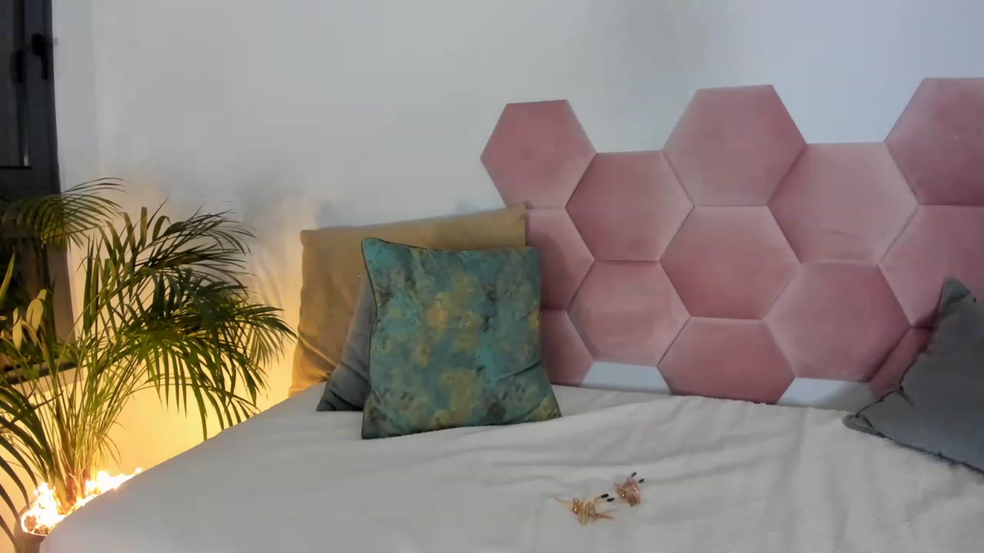 Gallery image thumbnail from AoifeOneal's myfreecams stream on, 01/06/2023, 21:26 image 9 of 20