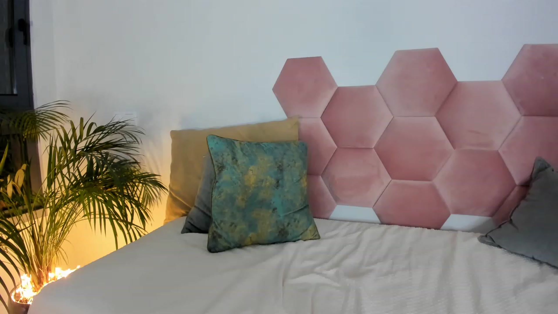 Gallery image thumbnail from AoifeOneal's myfreecams stream on, 01/06/2023, 21:26 image 6 of 20