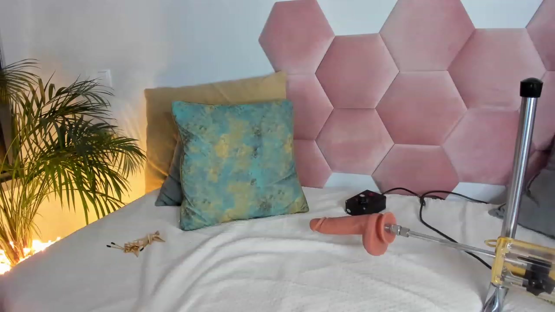 Gallery image thumbnail from AoifeOneal's myfreecams stream on, 01/06/2023, 21:26 image 14 of 20