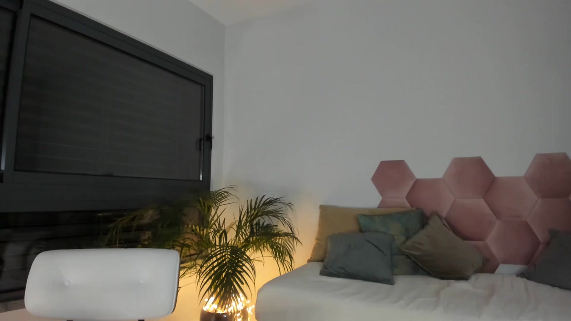 Gallery image thumbnail from AoifeOneal's myfreecams stream on, 01/10/2023, 20:42 image 11 of 20