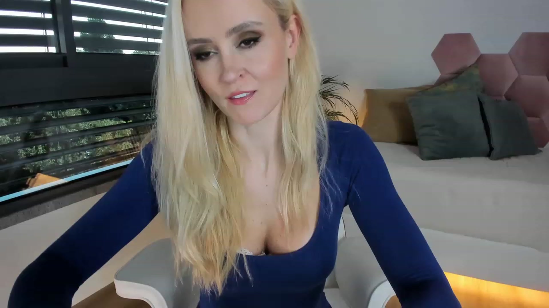 Gallery image thumbnail from AoifeOneal's myfreecams stream on, 01/17/2023, 20:08 image 1 of 20