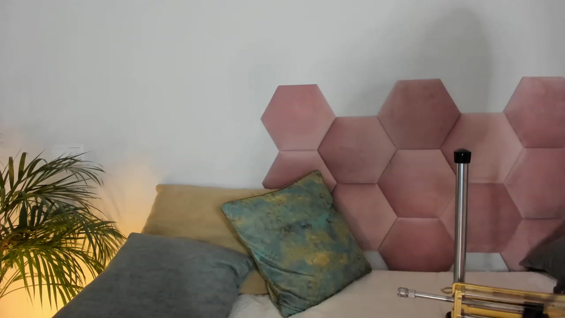 Gallery image thumbnail from AoifeOneal's myfreecams stream on, 01/17/2023, 20:08 image 18 of 20