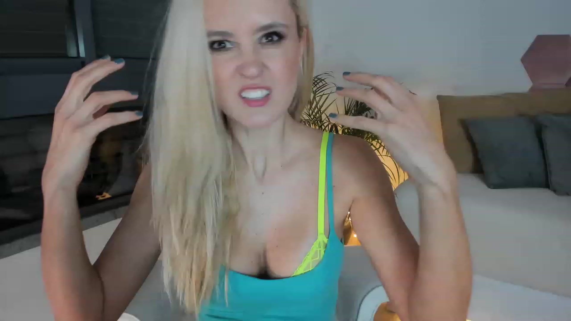 Gallery image thumbnail from AoifeOneal's myfreecams stream on, 01/18/2023, 19:40 image 1 of 20