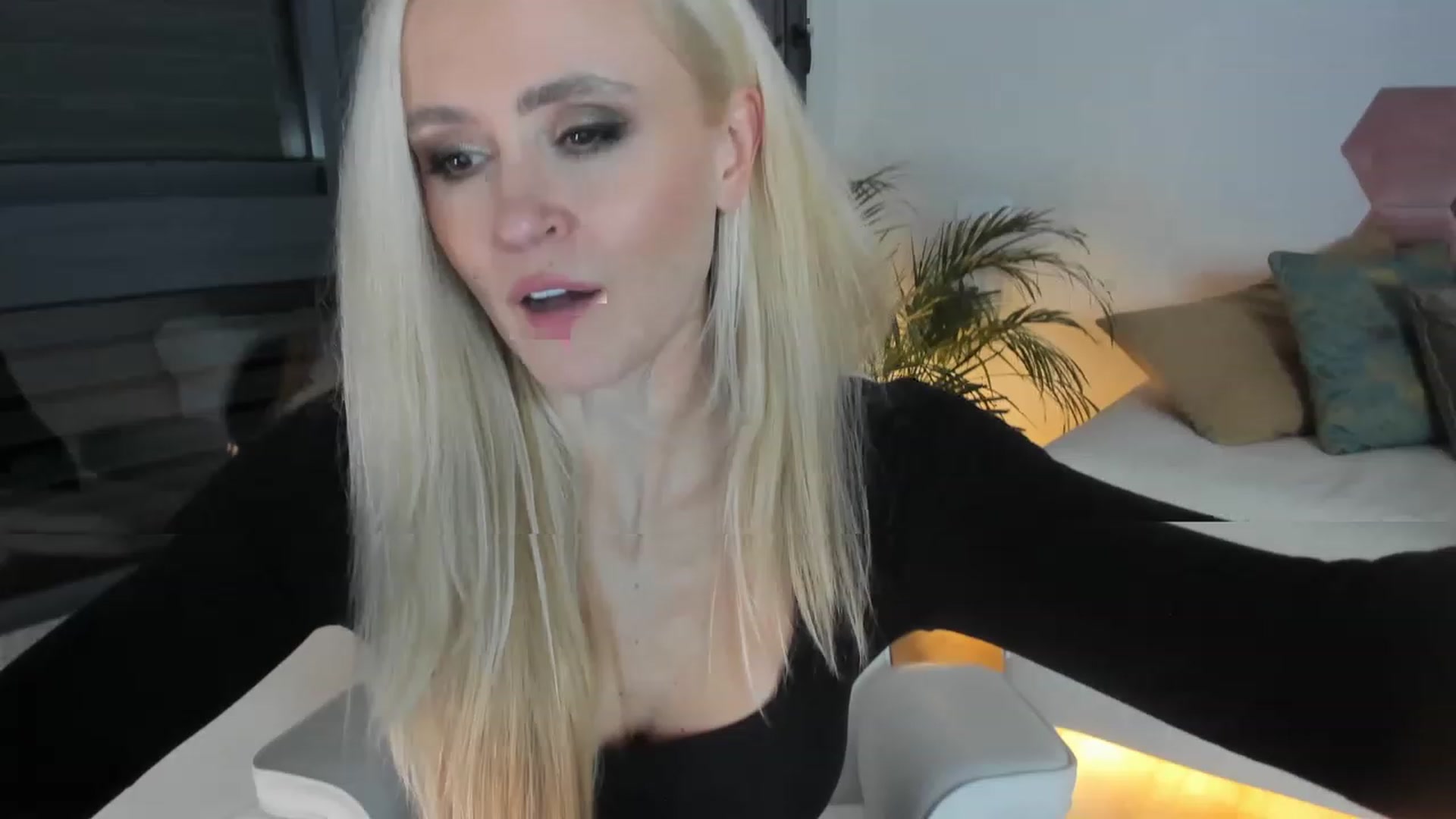 Gallery image thumbnail from AoifeOneal's myfreecams stream on, 01/25/2023, 20:27 image 3 of 20