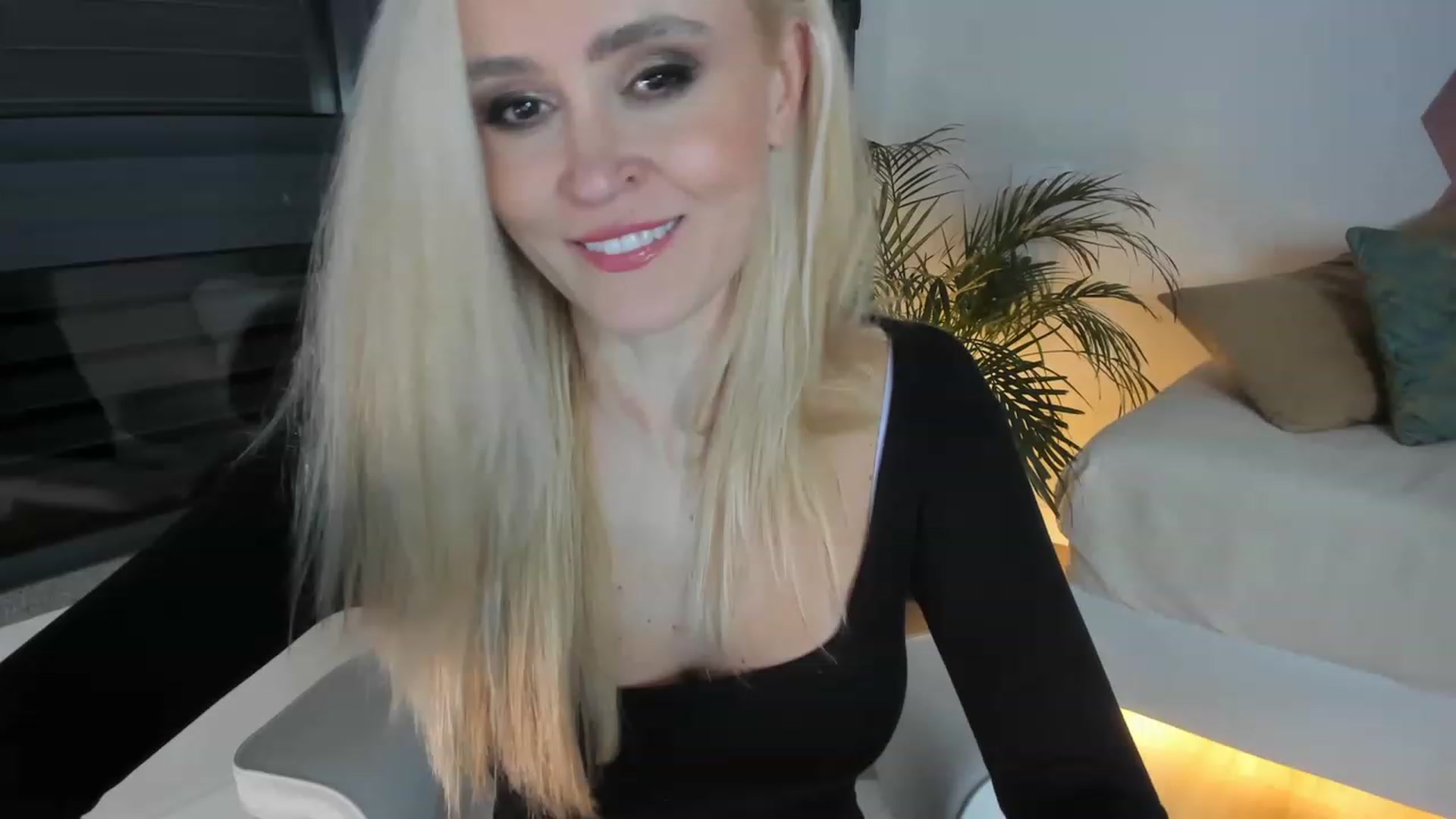 Gallery image thumbnail from AoifeOneal's myfreecams stream on, 01/25/2023, 20:27 image 8 of 20