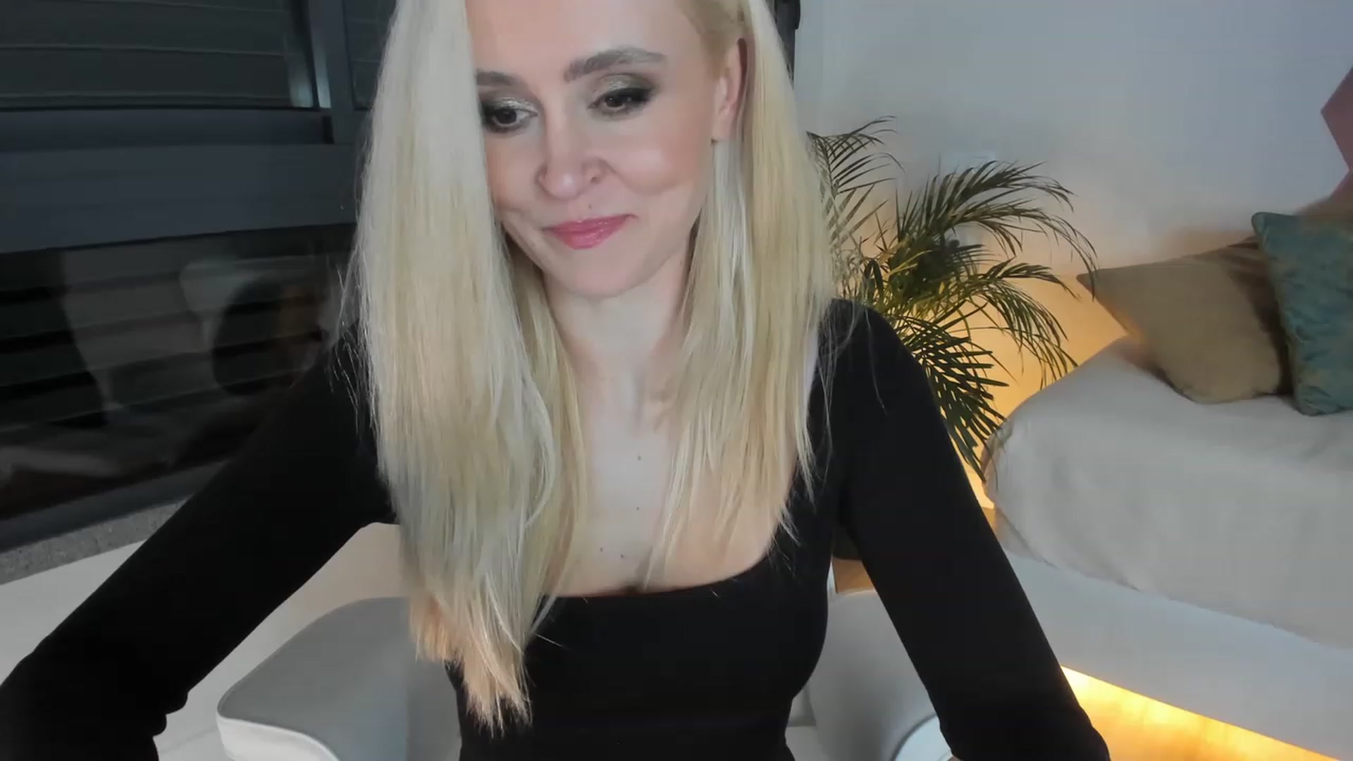 Gallery image thumbnail from AoifeOneal's myfreecams stream on, 01/25/2023, 20:27 image 9 of 20