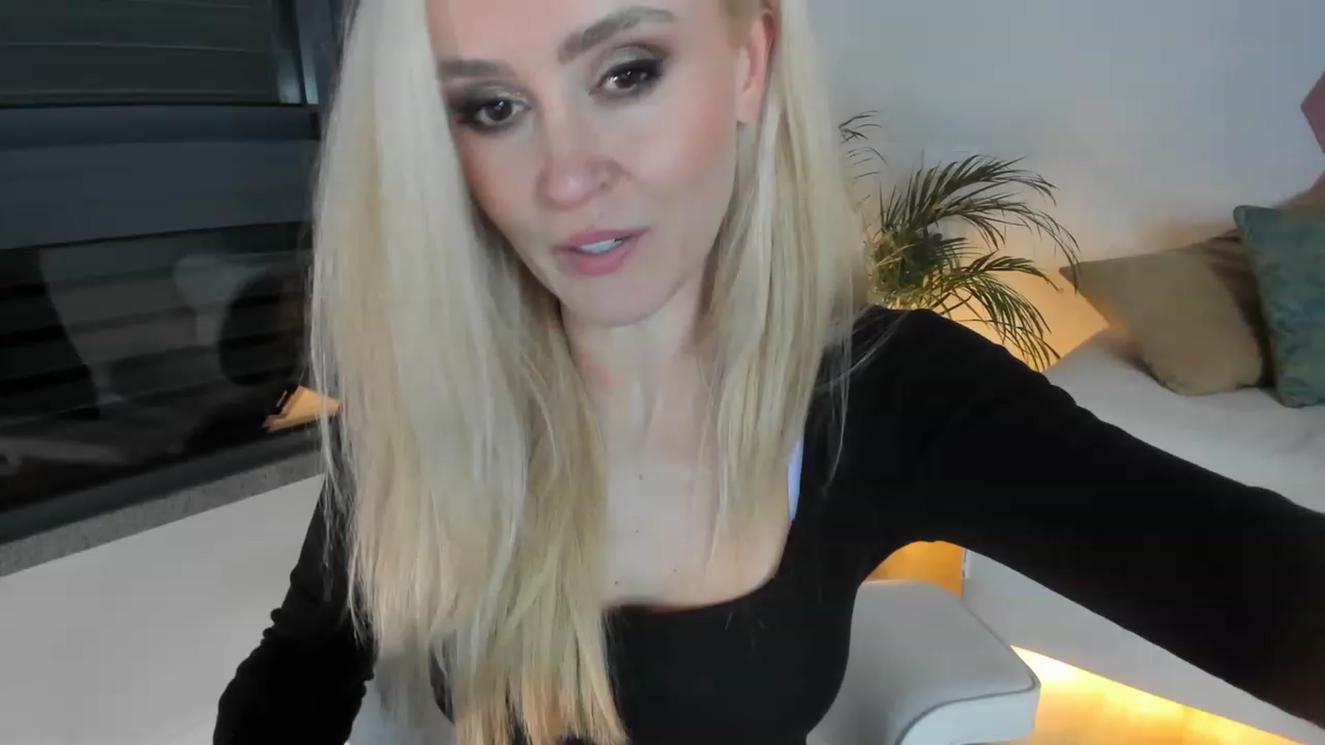 Gallery image thumbnail from AoifeOneal's myfreecams stream on, 01/25/2023, 20:27 image 4 of 20