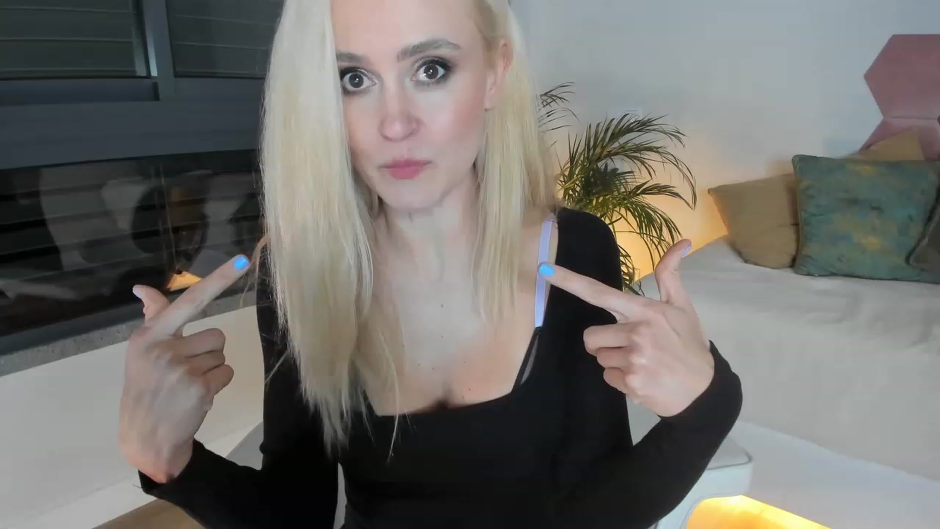 Gallery image thumbnail from AoifeOneal's myfreecams stream on, 01/25/2023, 20:27 image 19 of 20