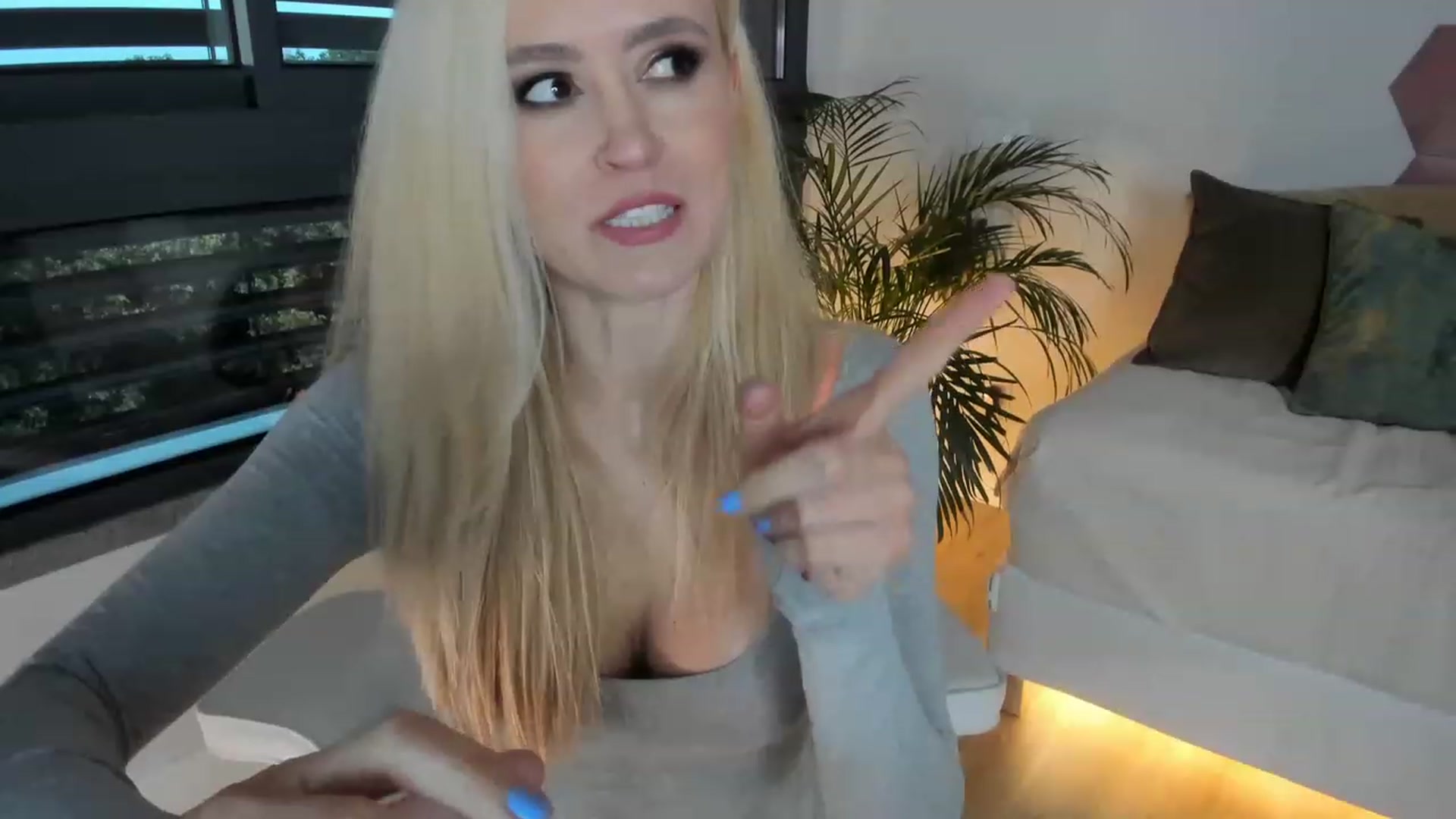 Gallery image thumbnail from AoifeOneal's myfreecams stream on, 01/27/2023, 18:39 image 18 of 20