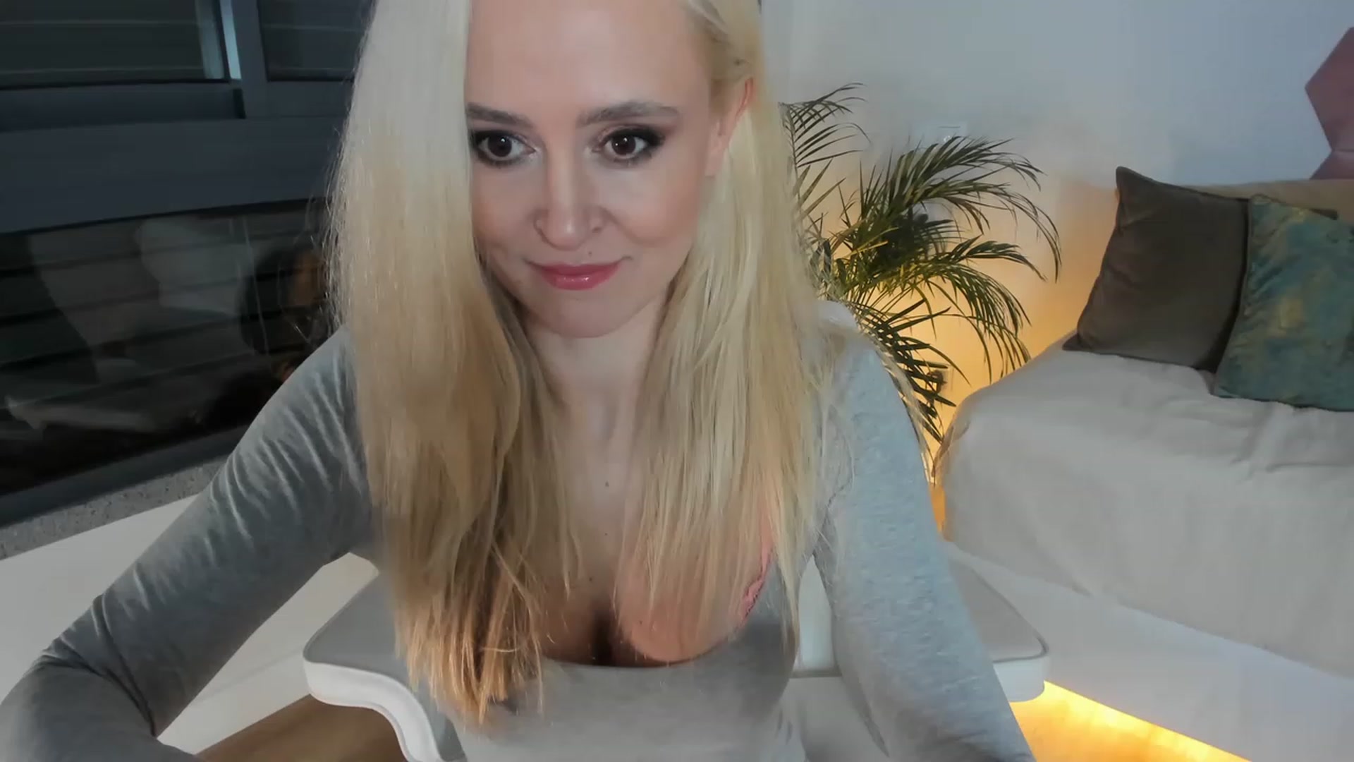 Gallery image thumbnail from AoifeOneal's myfreecams stream on, 01/27/2023, 19:42 image 3 of 20