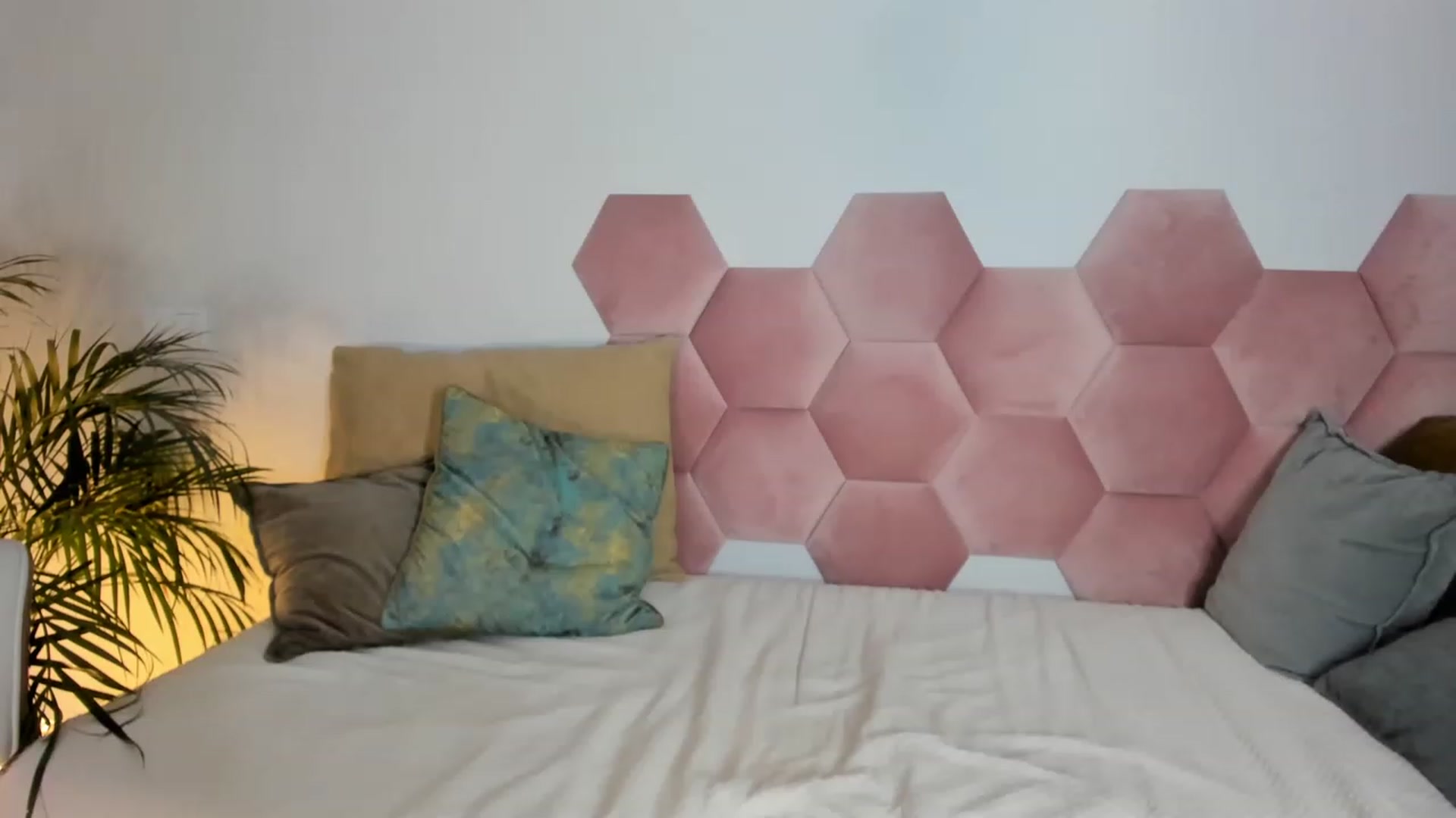 Gallery image thumbnail from AoifeOneal's myfreecams stream on, 01/27/2023, 20:55 image 13 of 20