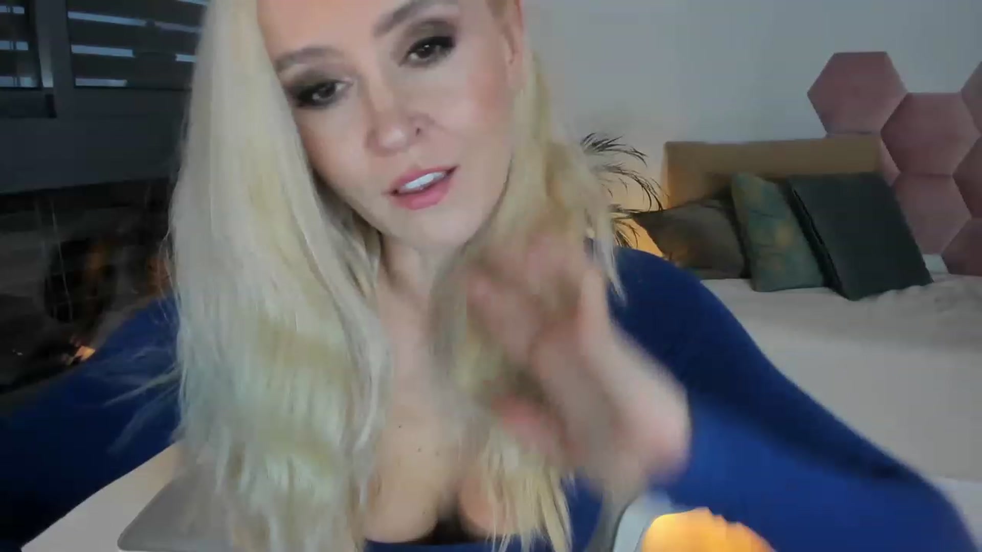 Gallery image thumbnail from AoifeOneal's myfreecams stream on, 01/28/2023, 19:05 image 6 of 20