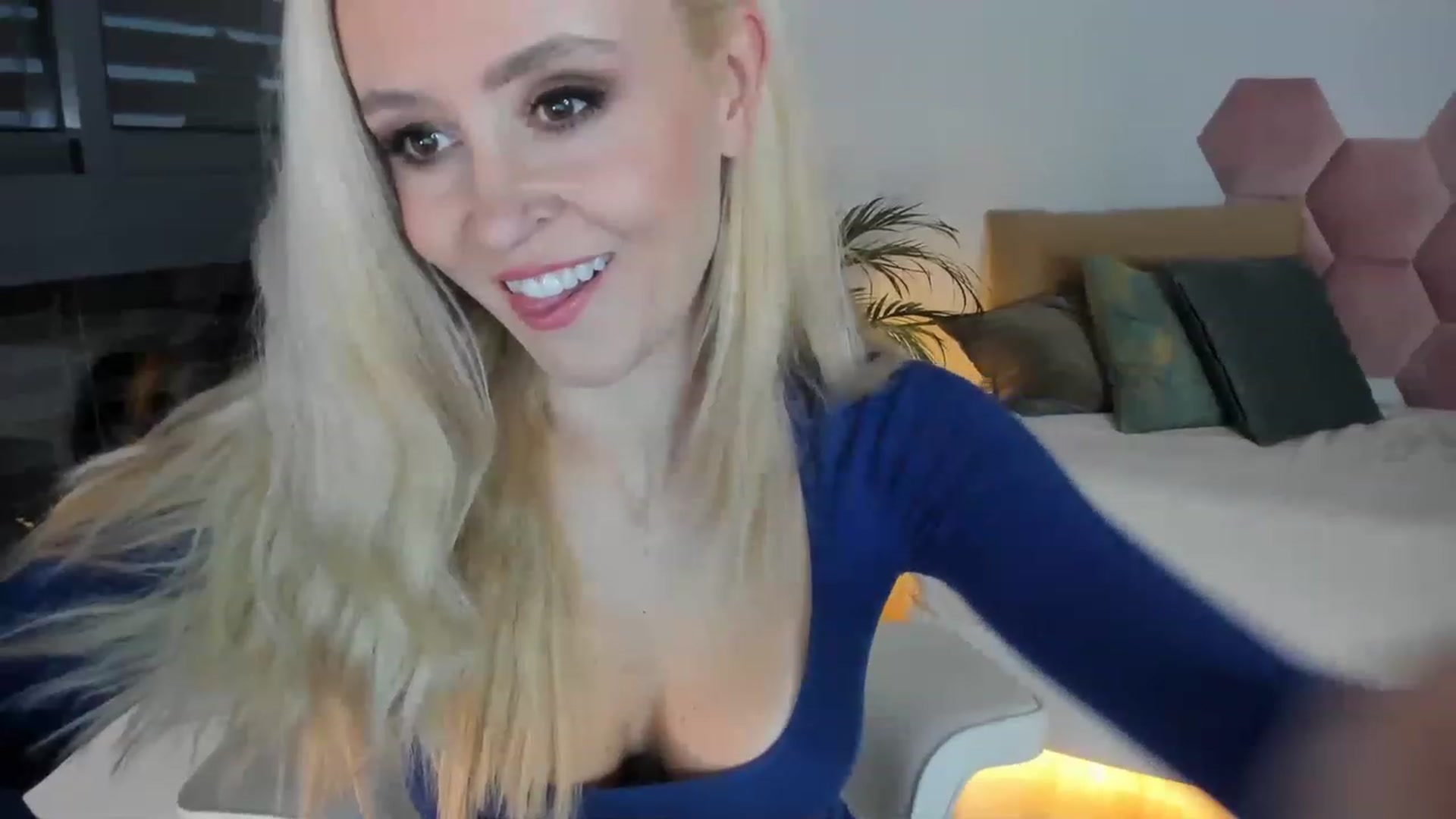 Gallery image thumbnail from AoifeOneal's myfreecams stream on, 01/28/2023, 19:05 image 10 of 20