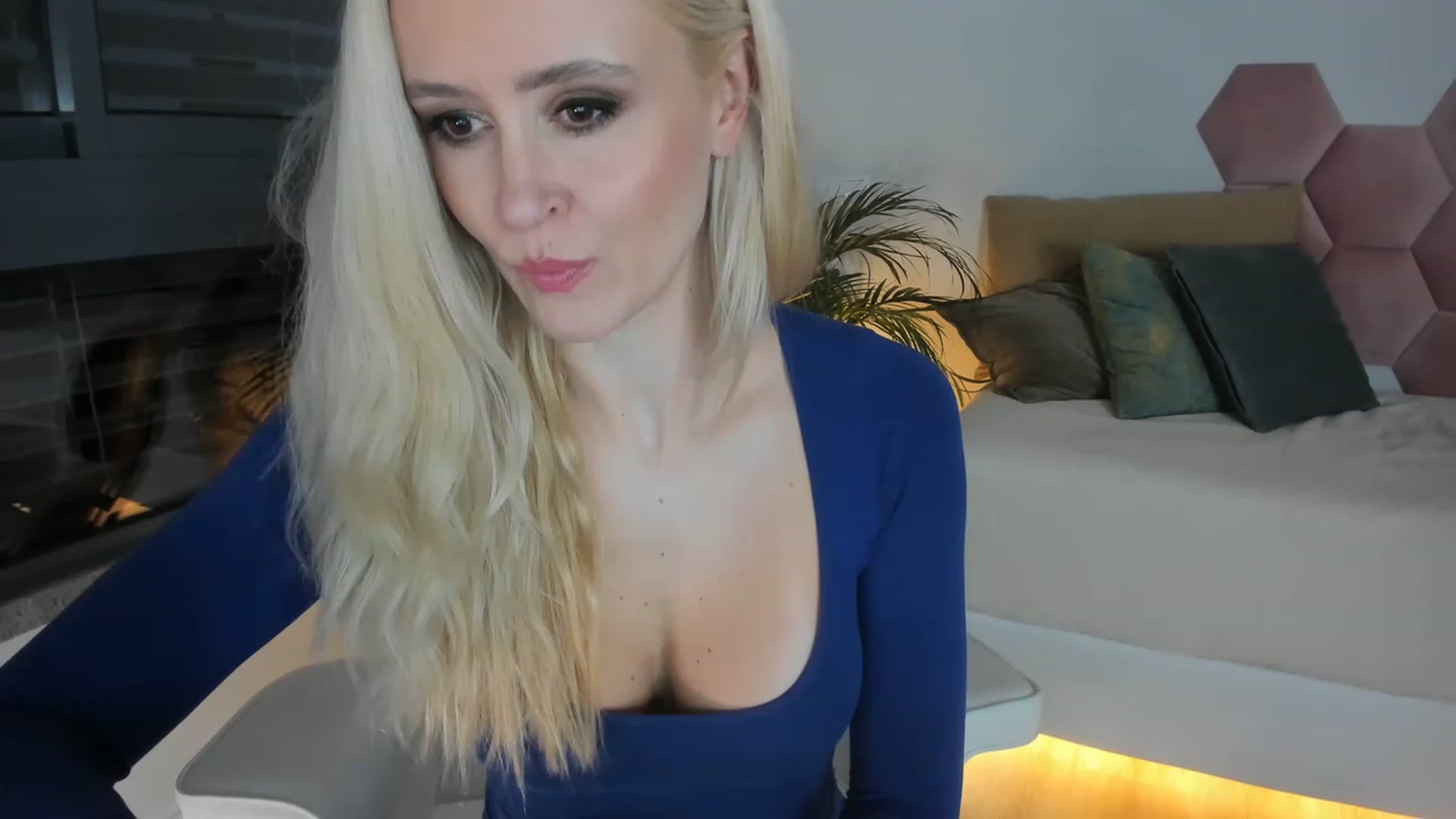 Gallery image thumbnail from AoifeOneal's myfreecams stream on, 01/28/2023, 19:05 image 18 of 20