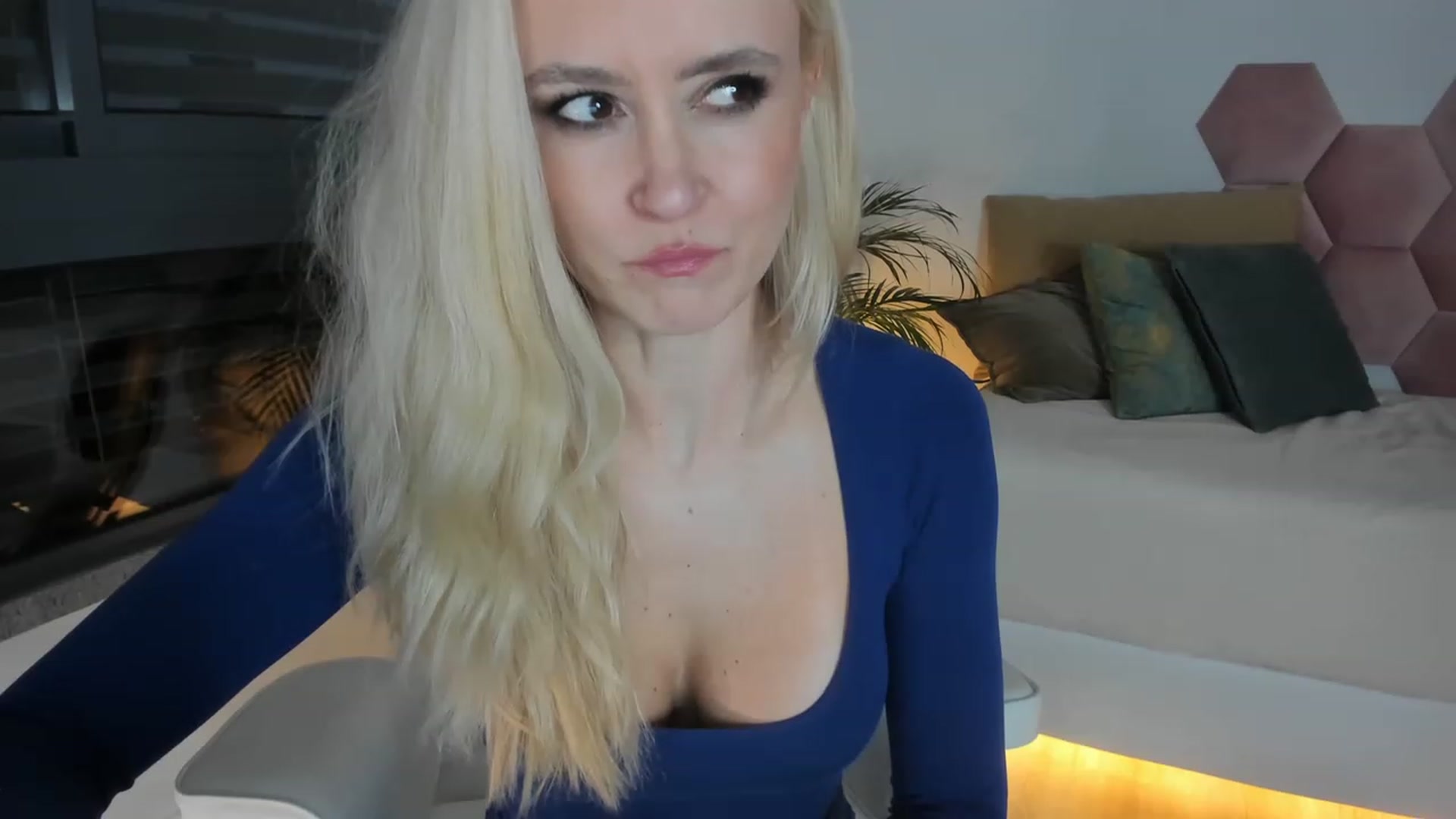 Gallery image thumbnail from AoifeOneal's myfreecams stream on, 01/28/2023, 19:05 image 17 of 20