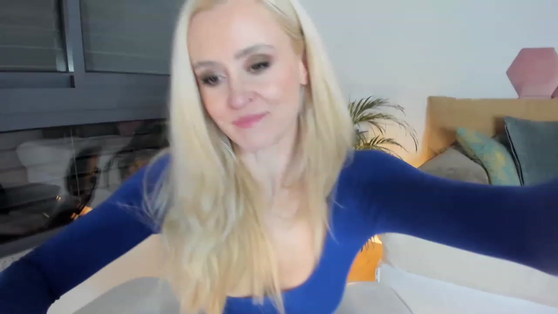 Gallery image thumbnail from AoifeOneal's myfreecams stream on, 01/28/2023, 20:29 image 5 of 20