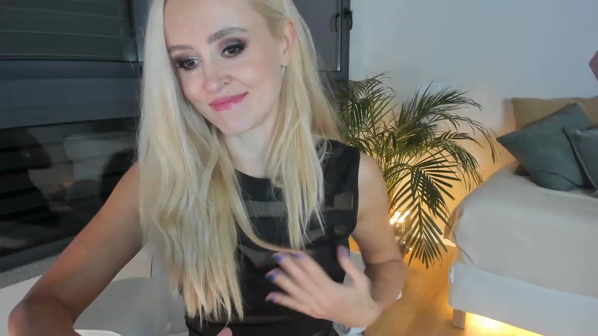 Gallery image thumbnail from AoifeOneal's myfreecams stream on, 02/04/2023, 19:43 image 15 of 20