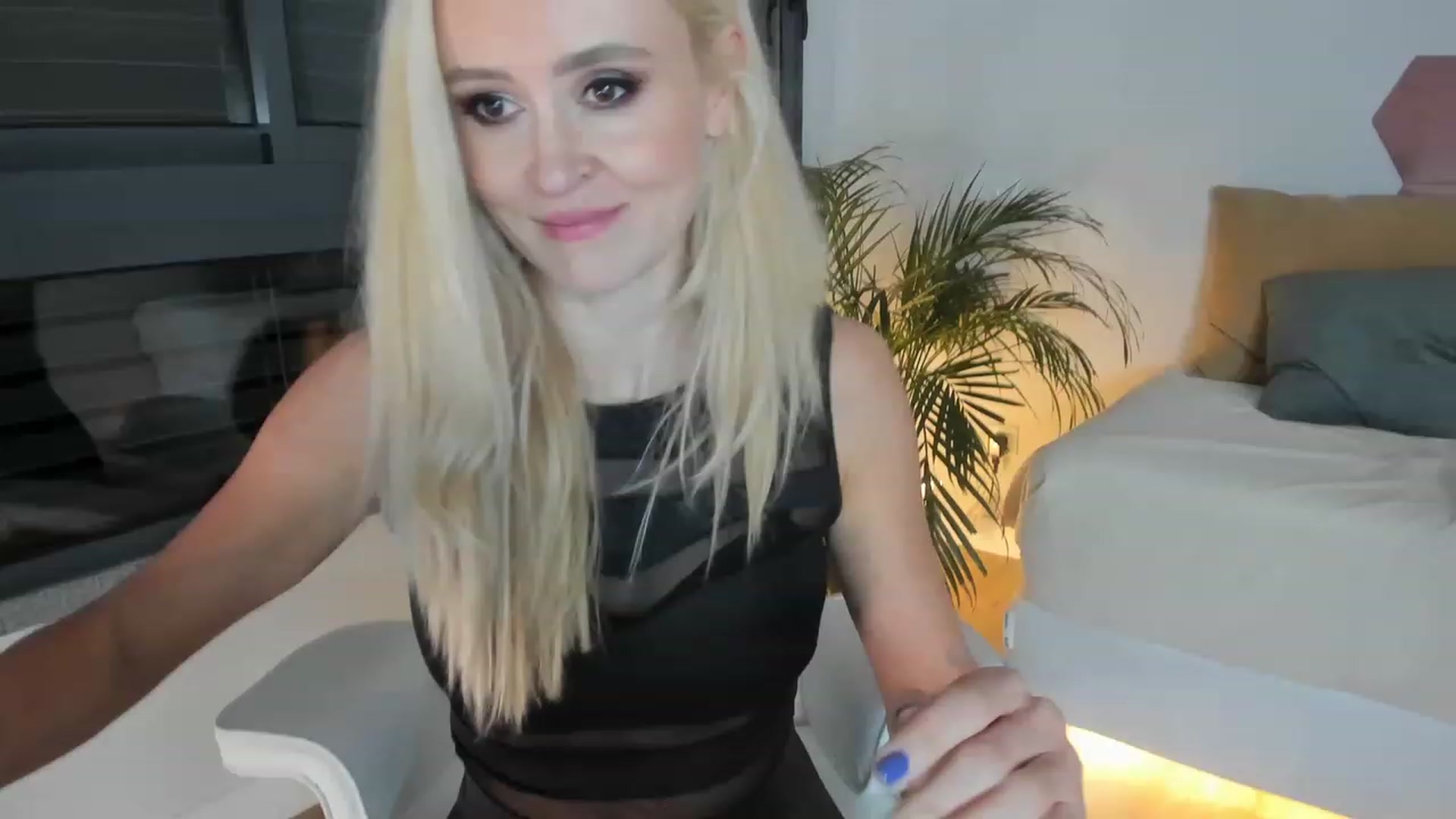 Gallery image thumbnail from AoifeOneal's myfreecams stream on, 02/04/2023, 21:40 image 1 of 20