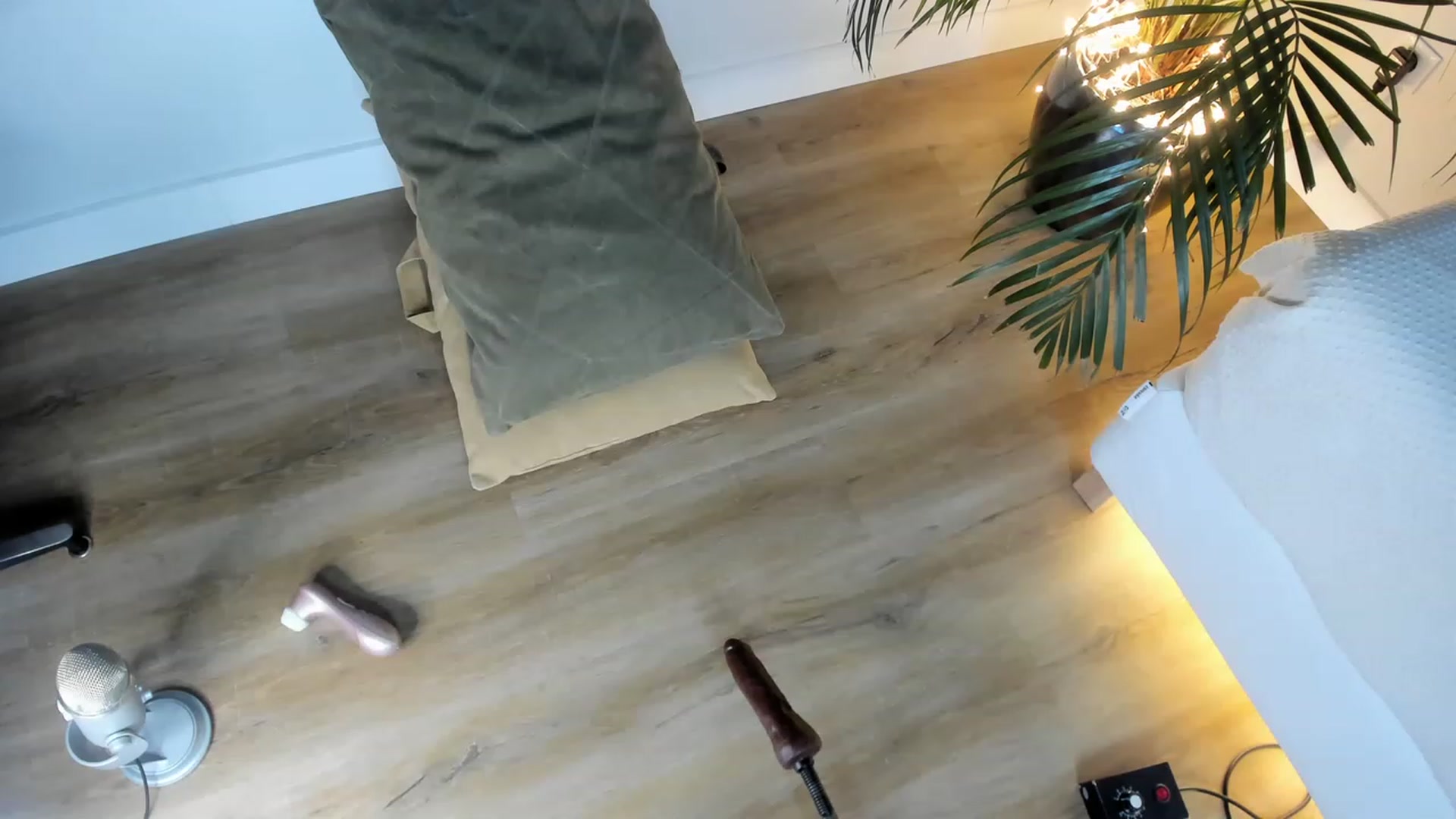 Gallery image thumbnail from AoifeOneal's myfreecams stream on, 02/04/2023, 21:40 image 19 of 20