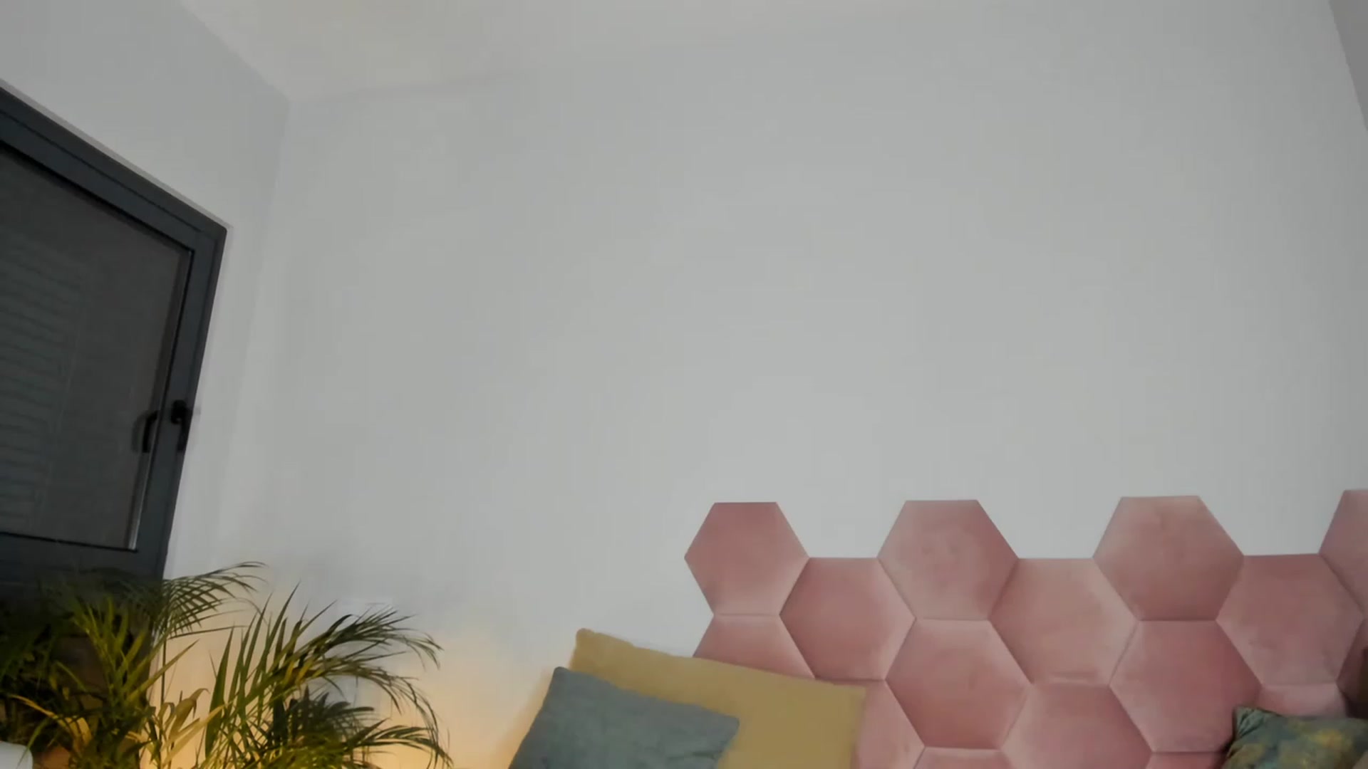 Gallery image thumbnail from AoifeOneal's myfreecams stream on, 02/10/2023, 21:12 image 20 of 20