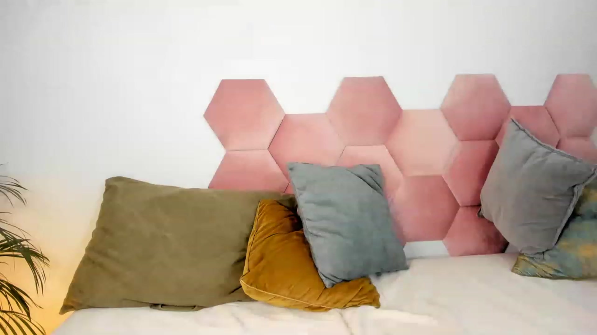 Gallery image thumbnail from AoifeOneal's myfreecams stream on, 02/14/2023, 20:47 image 18 of 20
