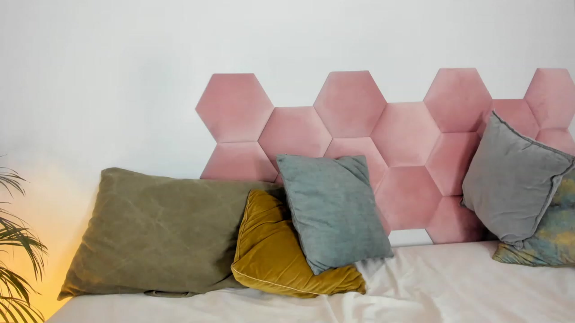 Gallery image thumbnail from AoifeOneal's myfreecams stream on, 02/14/2023, 20:47 image 17 of 20